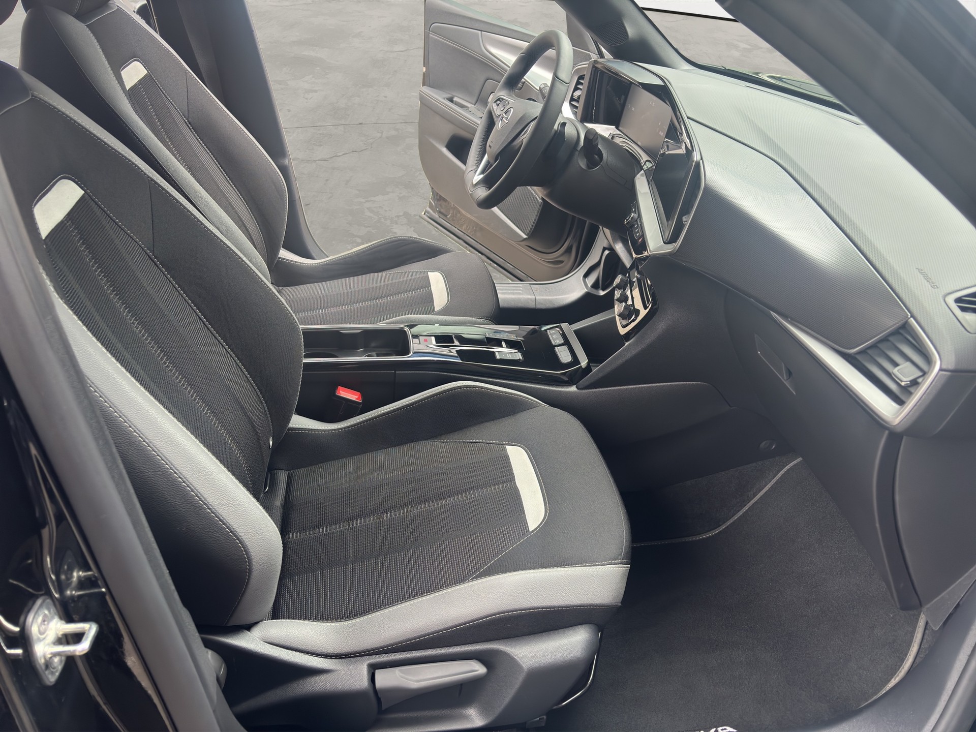 OPEL Mokka 1.2 Direct Injection Turbo GS Celebration Aut.-image-16