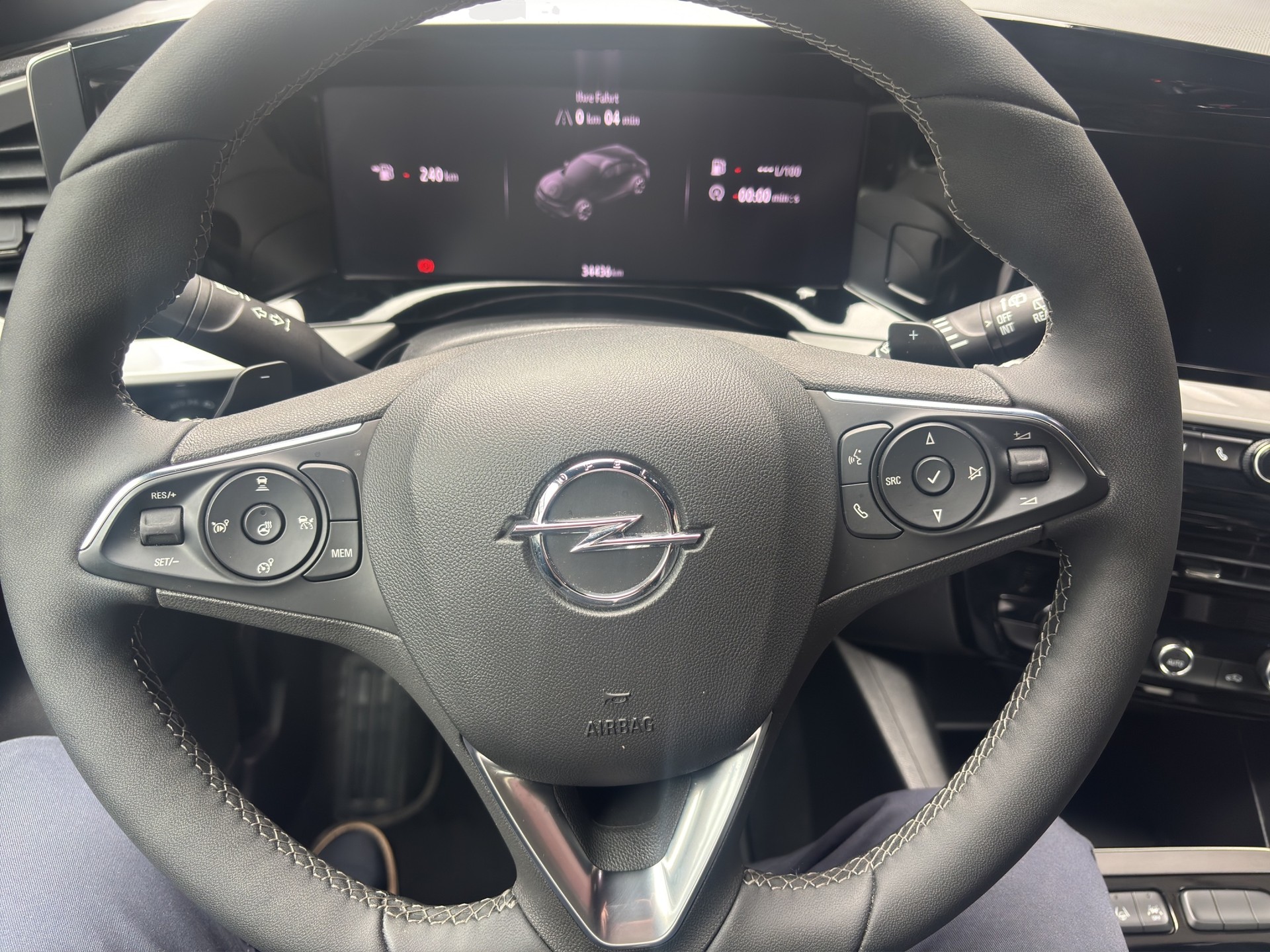 OPEL Mokka 1.2 Direct Injection Turbo GS Celebration Aut.-image-9