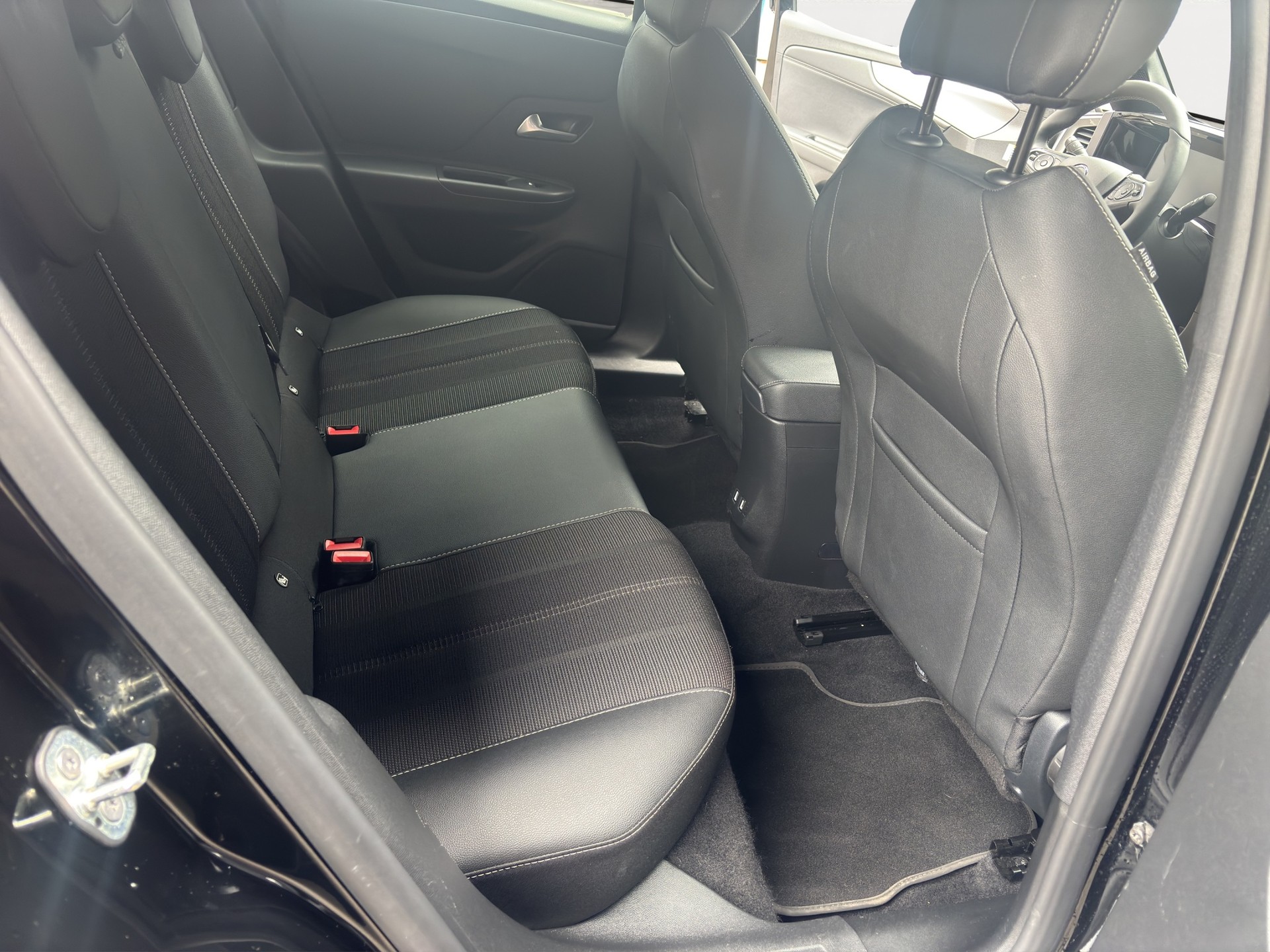 OPEL Mokka 1.2 Direct Injection Turbo GS Celebration Aut.-image-19