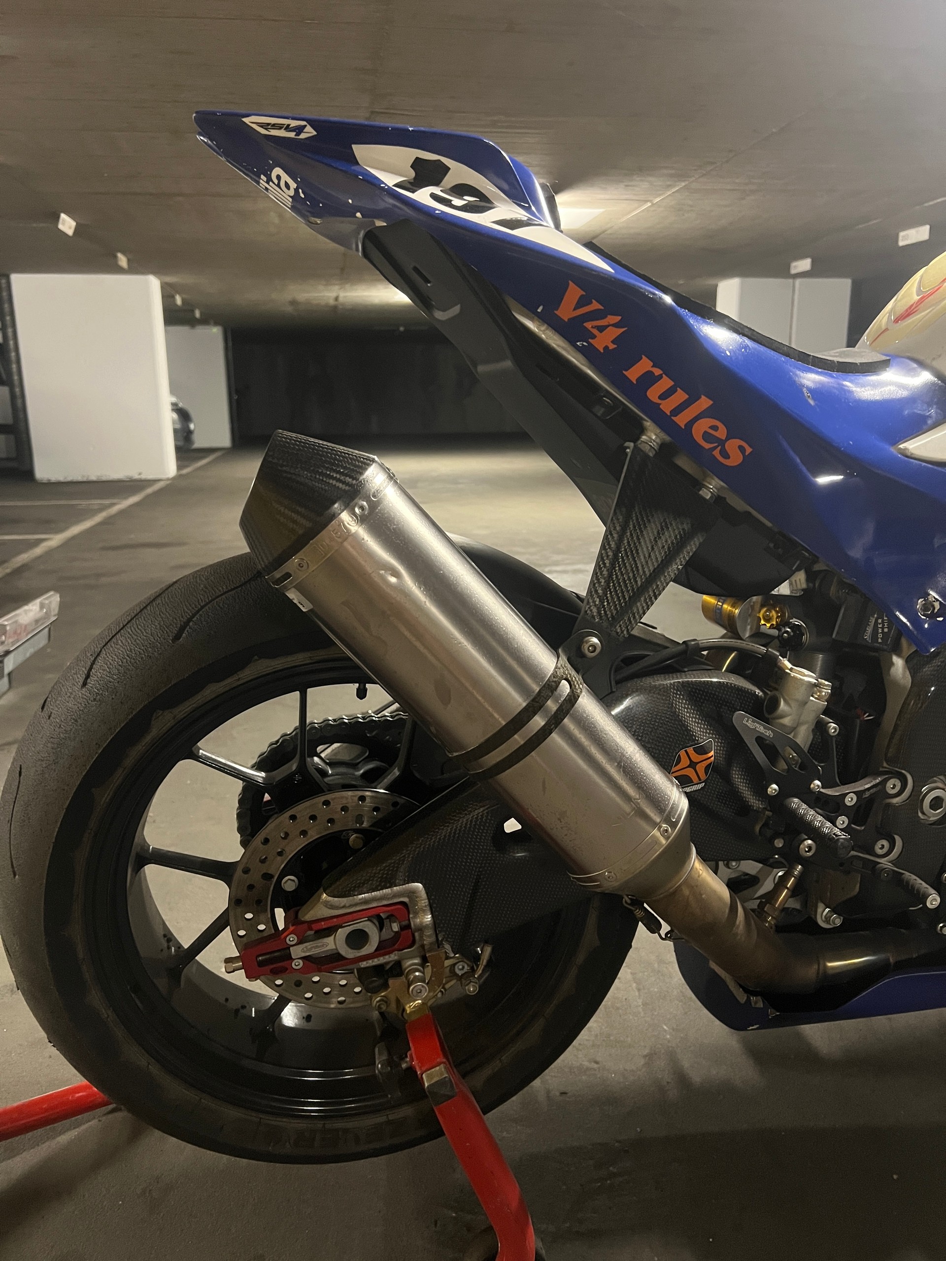 APRILIA RSV4 R-image-15