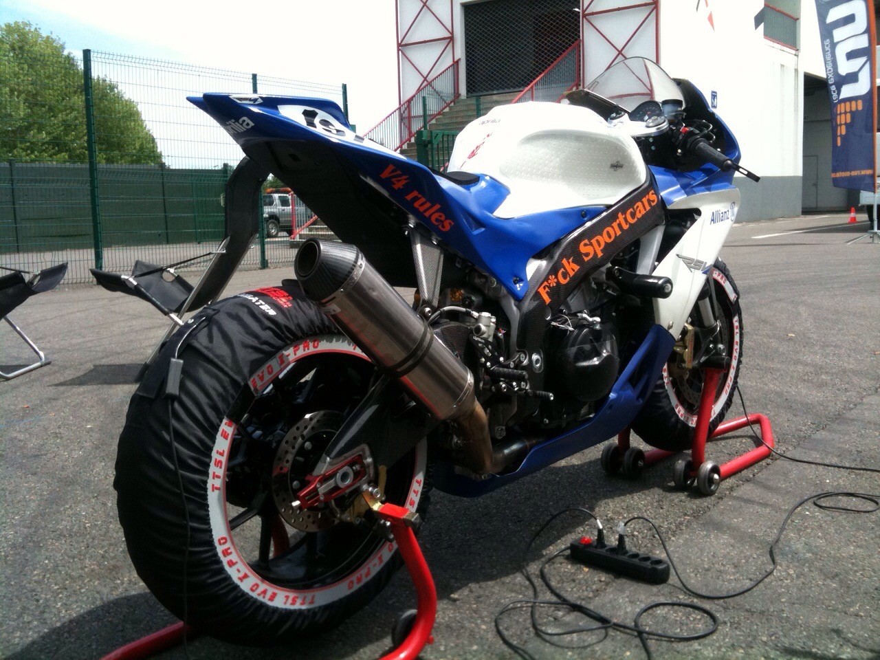 APRILIA RSV4 R-image-1