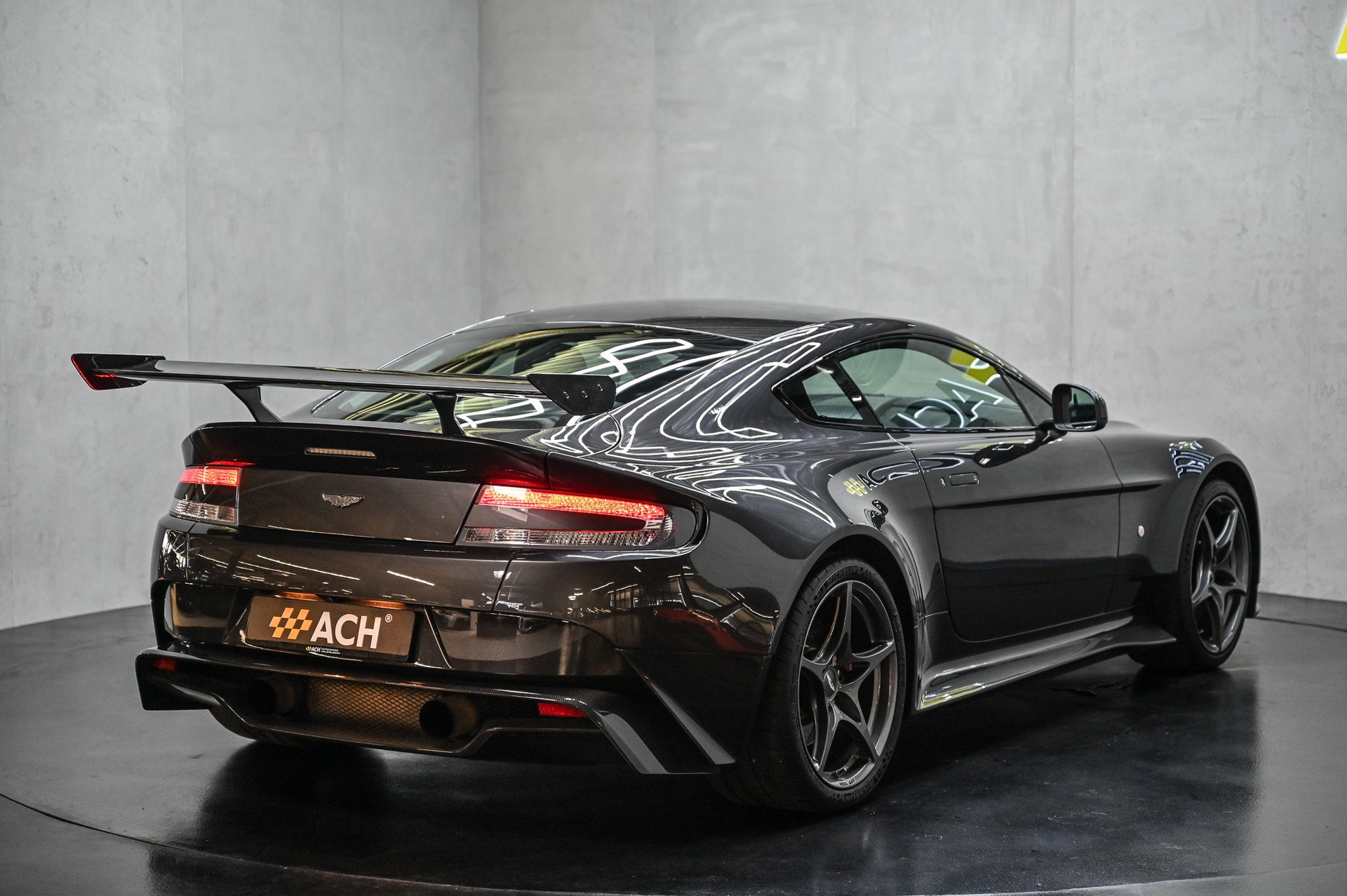ASTON MARTIN V8 Vantage Coupé 4.7 GT8-image-8