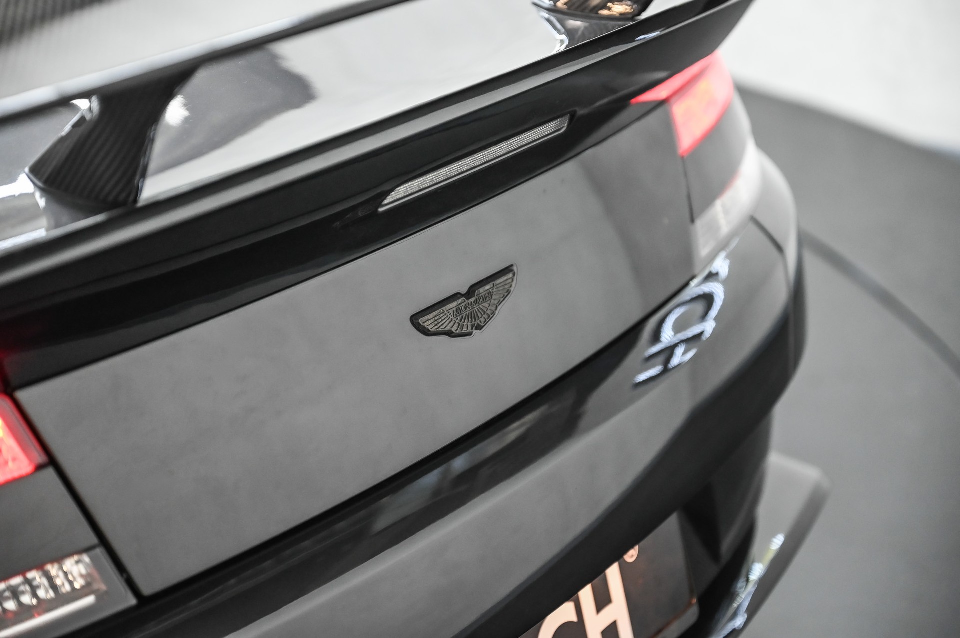 ASTON MARTIN V8 Vantage Coupé 4.7 GT8-image-16