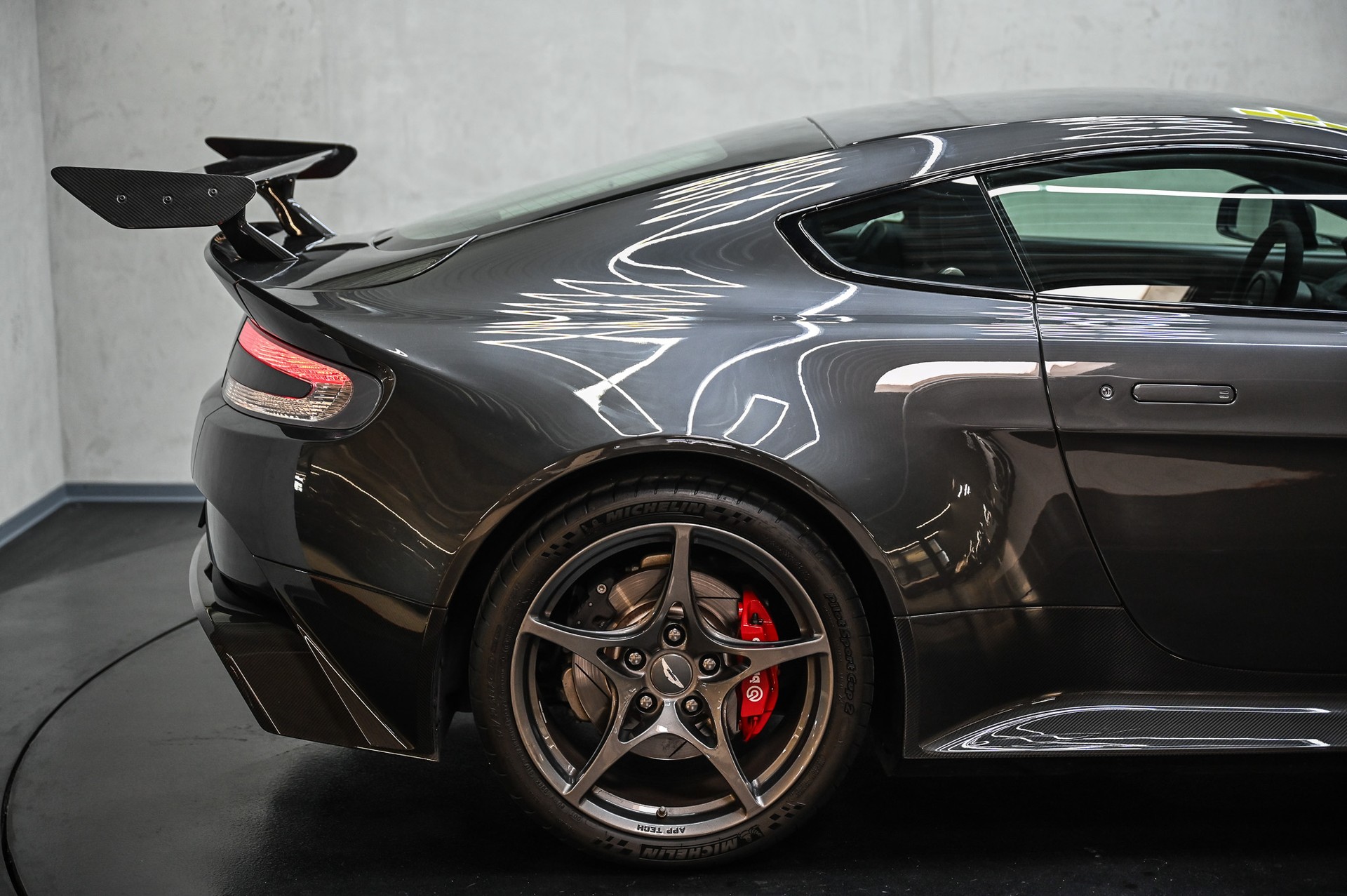 ASTON MARTIN V8 Vantage Coupé 4.7 GT8-image-12