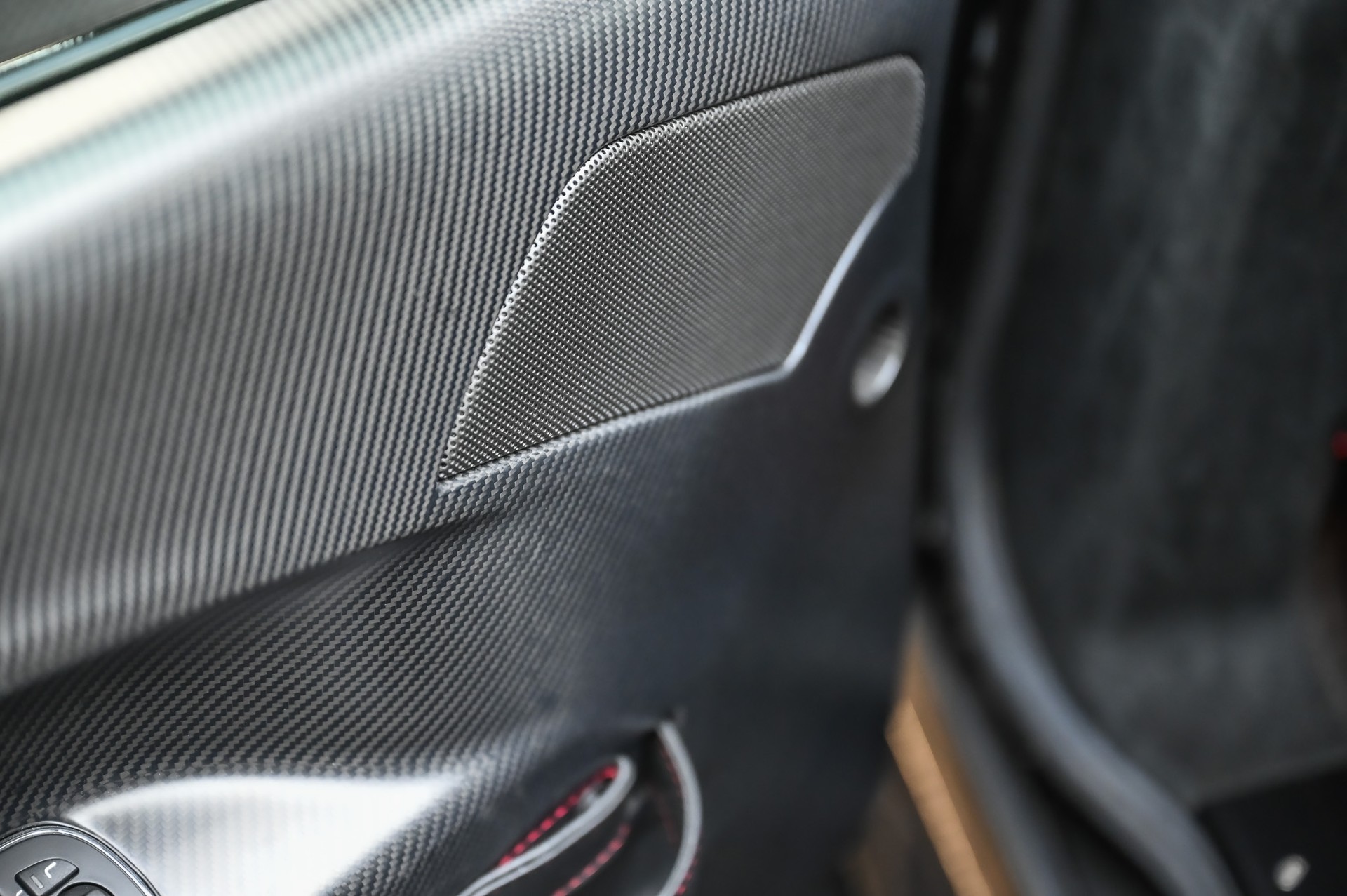 ASTON MARTIN V8 Vantage Coupé 4.7 GT8-image-39