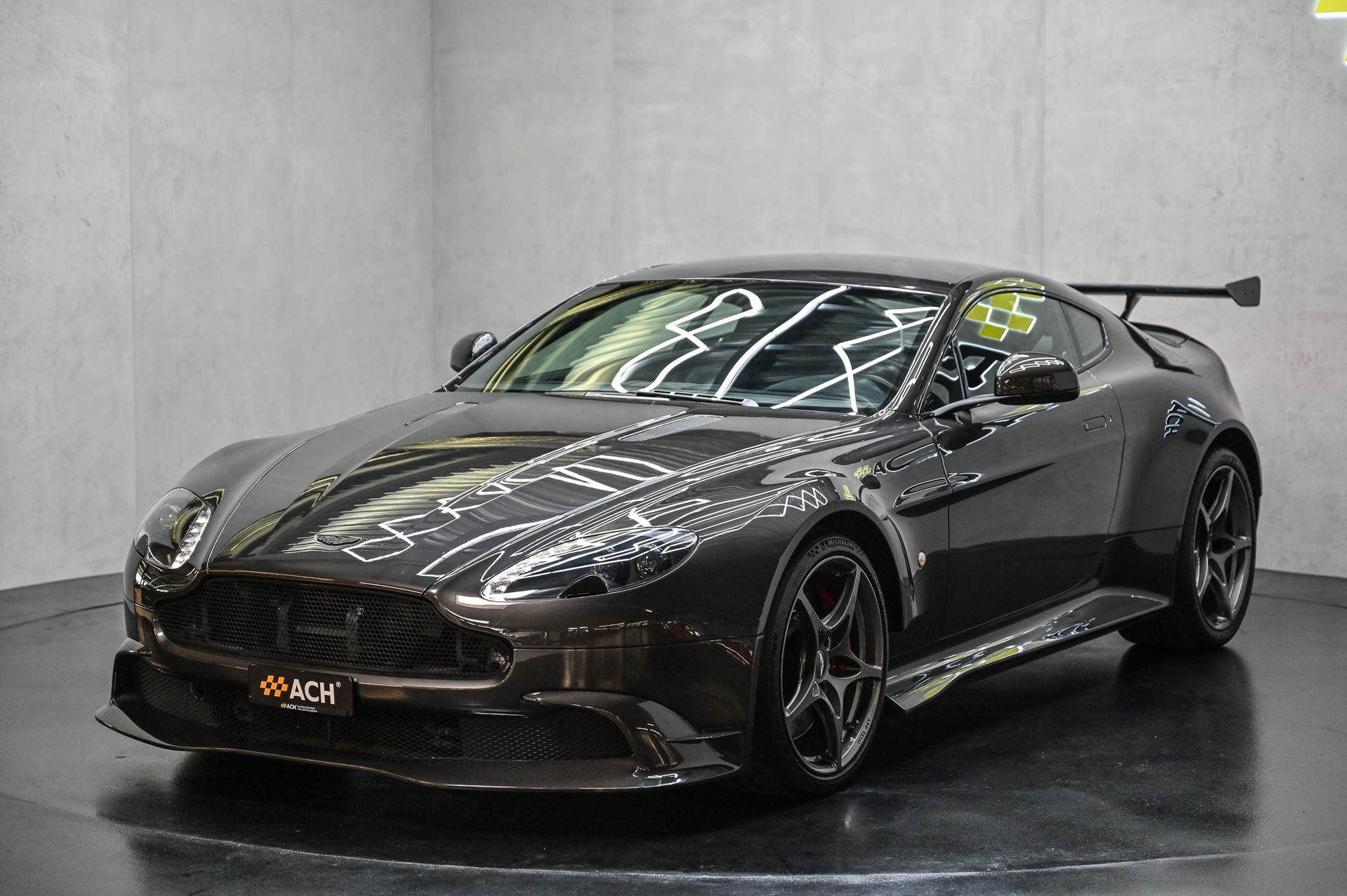 ASTON MARTIN V8 Vantage Coupé 4.7 GT8-showroom-element-2
