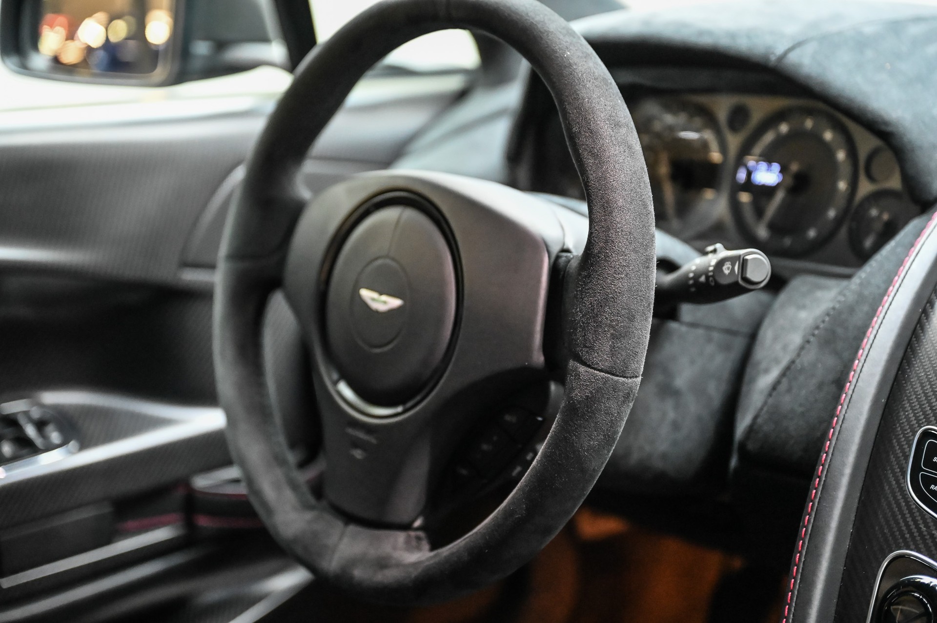 ASTON MARTIN V8 Vantage Coupé 4.7 GT8-image-26