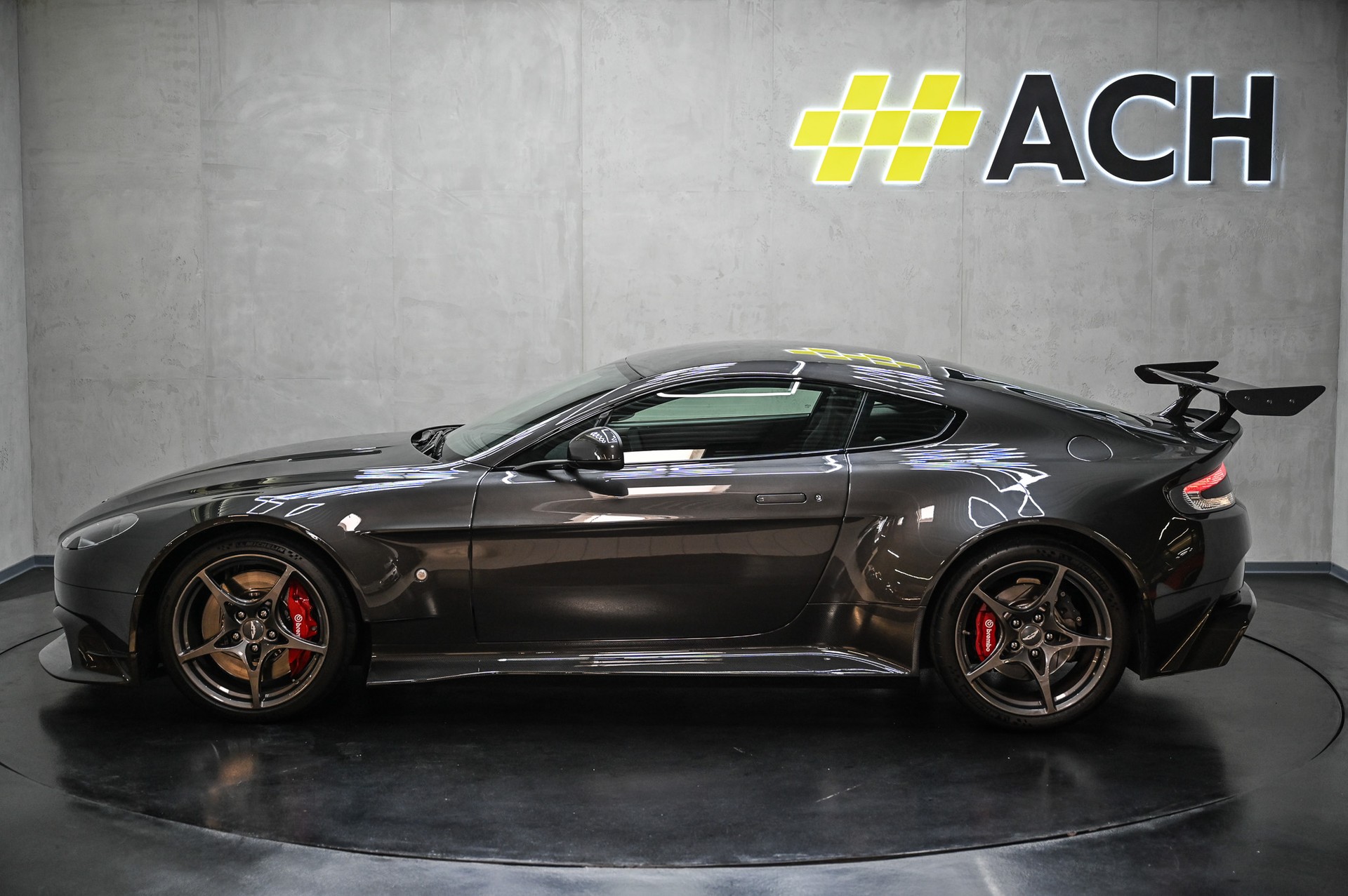 ASTON MARTIN V8 Vantage Coupé 4.7 GT8-image-4