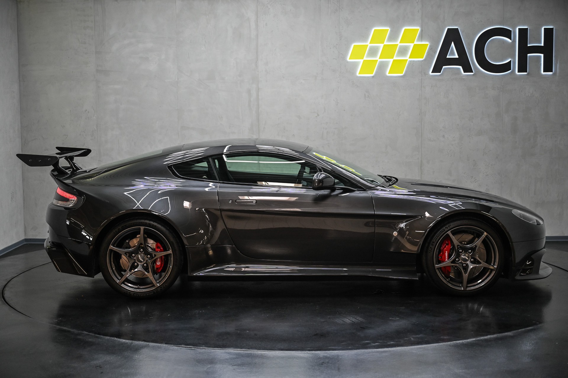 ASTON MARTIN V8 Vantage Coupé 4.7 GT8-image-10