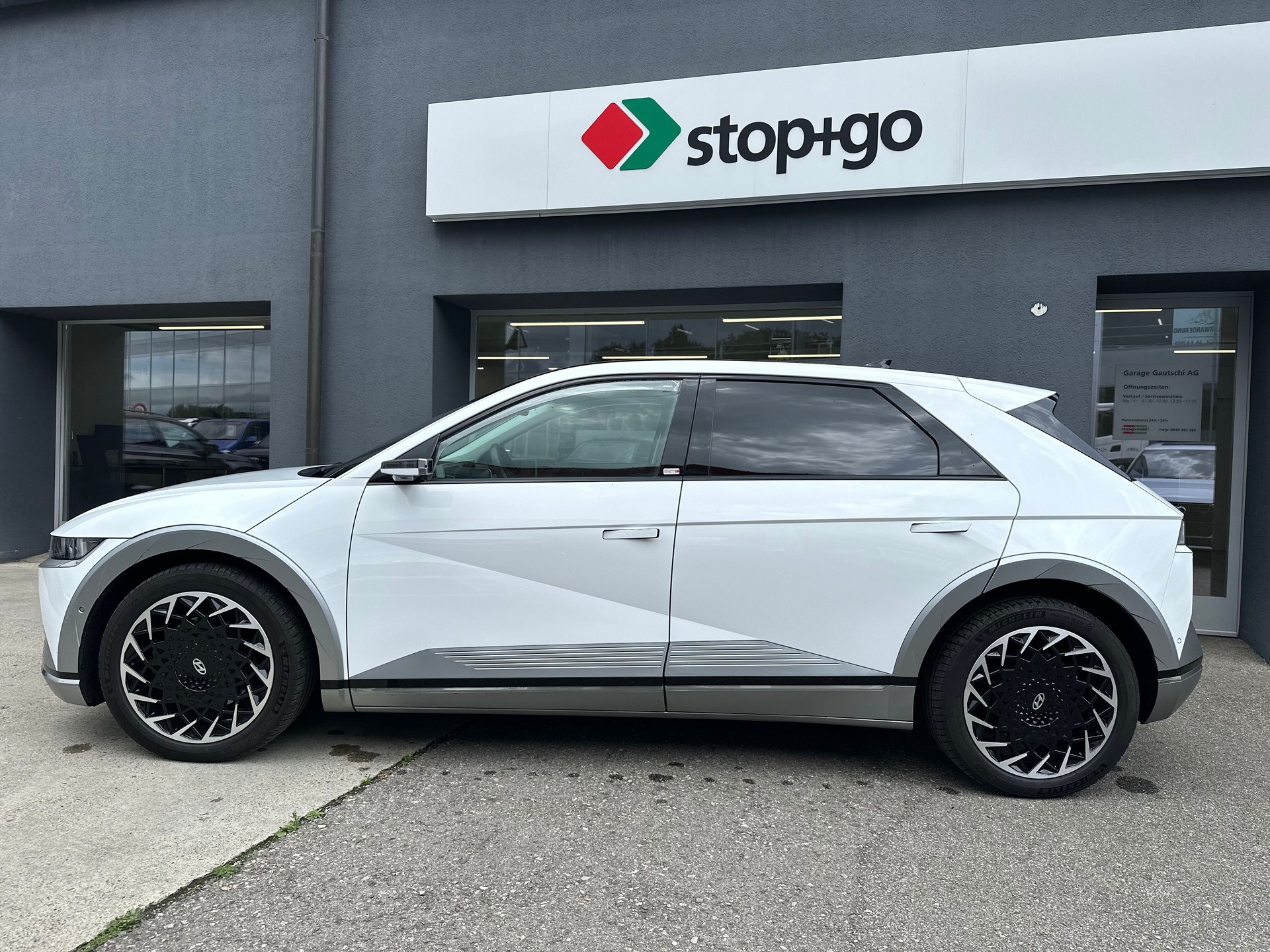 HYUNDAI Ioniq 5 77kWh Vertex 4WD-image-2