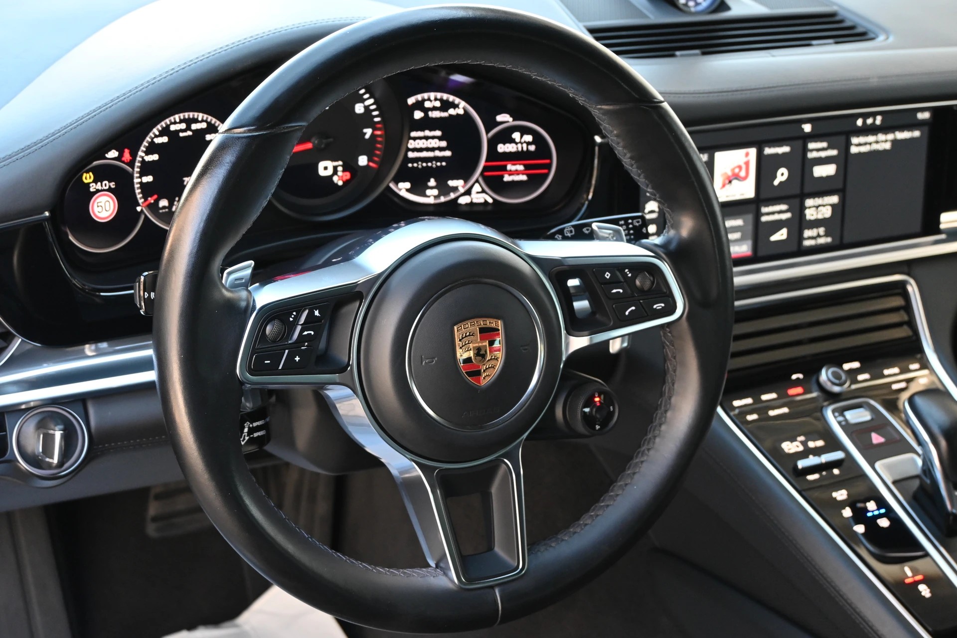 PORSCHE Panamera 4 2.9 V6 Sport Turismo PDK 4x4 330PS (CH Auto)-image-17