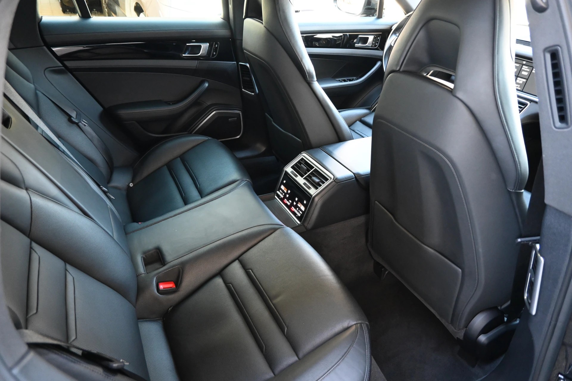 PORSCHE Panamera 4 2.9 V6 Sport Turismo PDK 4x4 330PS (CH Auto)-image-15