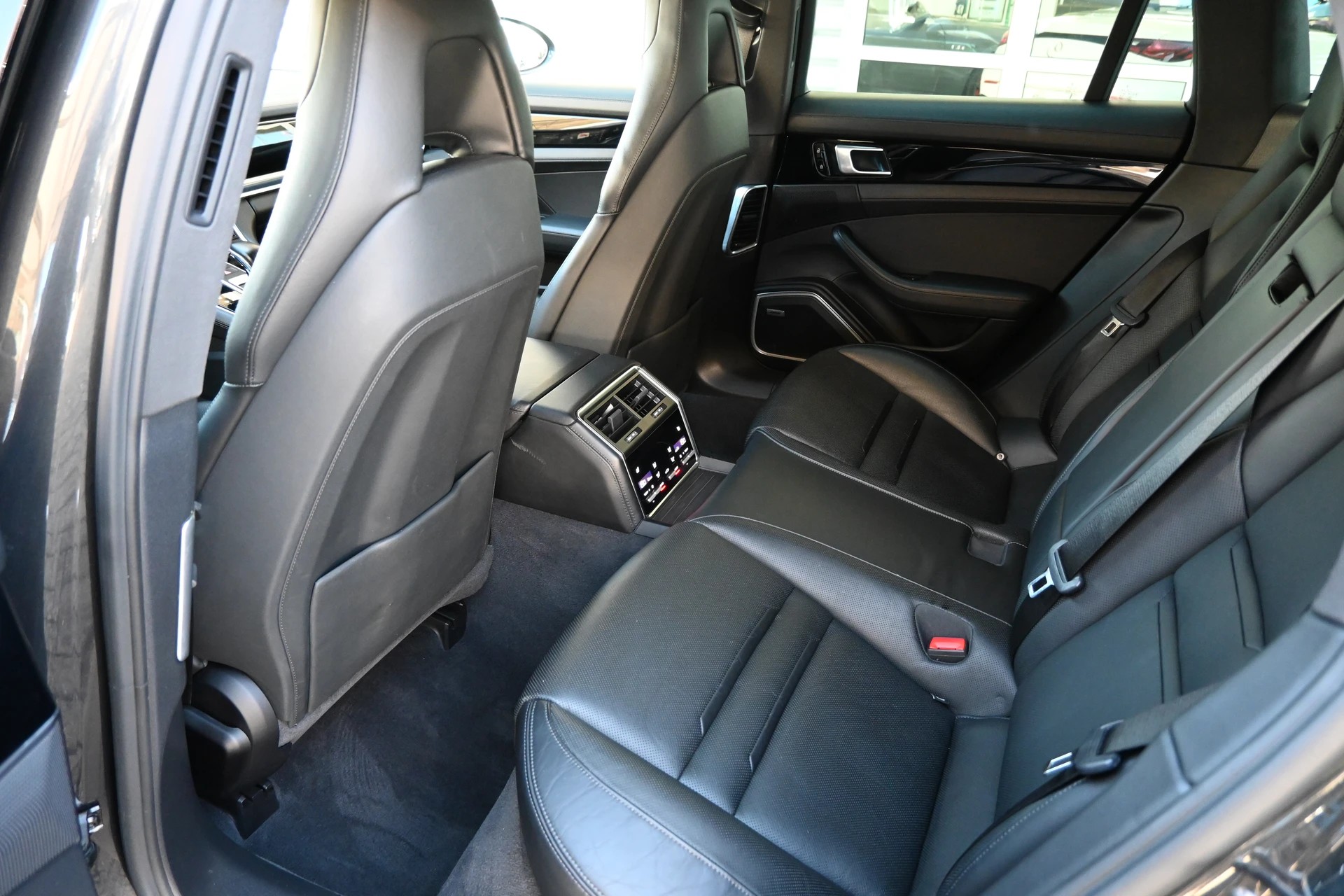 PORSCHE Panamera 4 2.9 V6 Sport Turismo PDK 4x4 330PS (CH Auto)-image-14