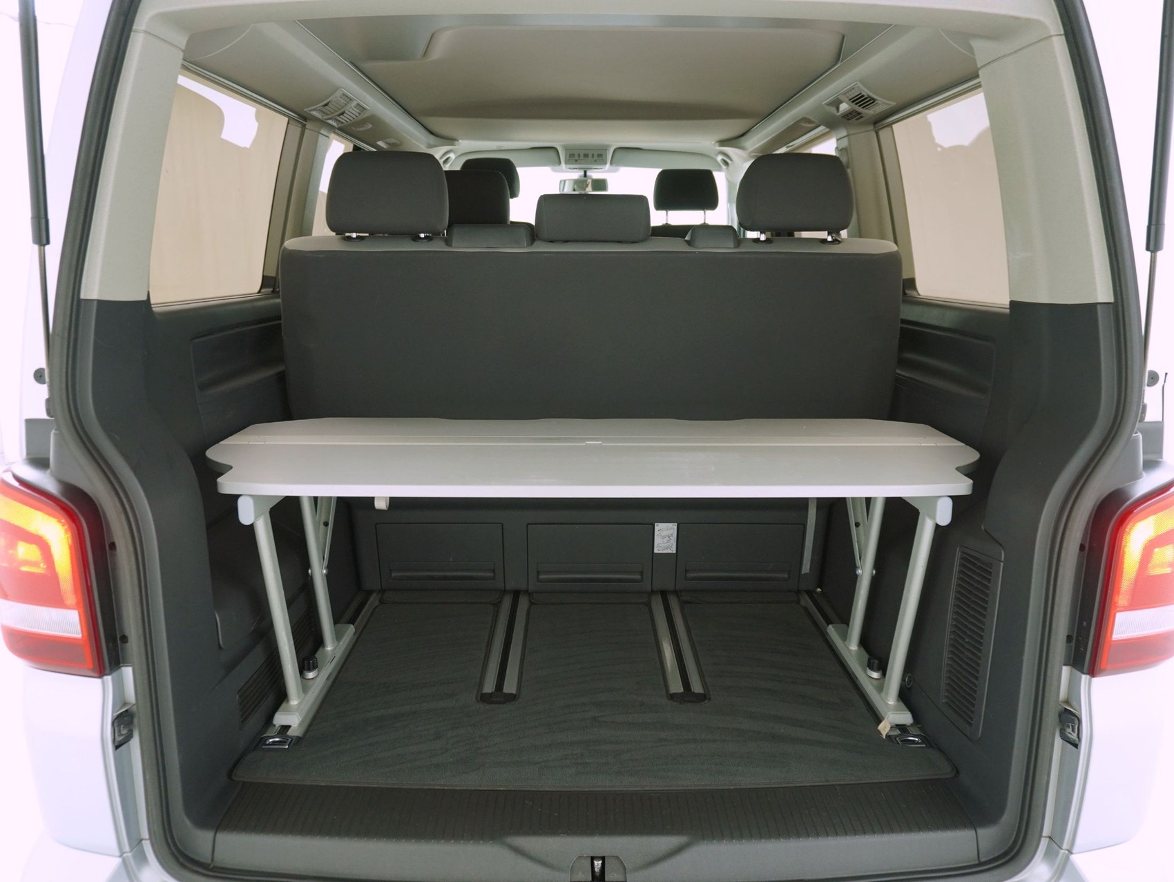 VW T5 California 3000 2.0 TDI DSG Beach-image-13