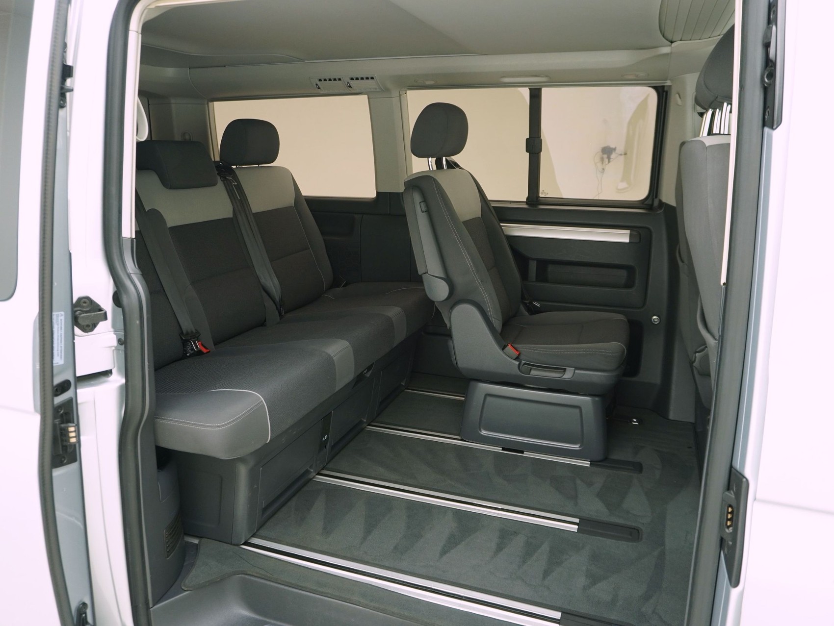 VW T5 California 3000 2.0 TDI DSG Beach-image-12