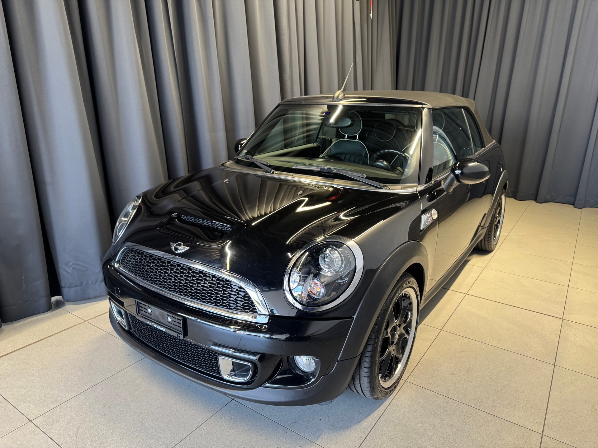 MINI Cooper S Cabriolet Steptronic (7)-showroom-element-2