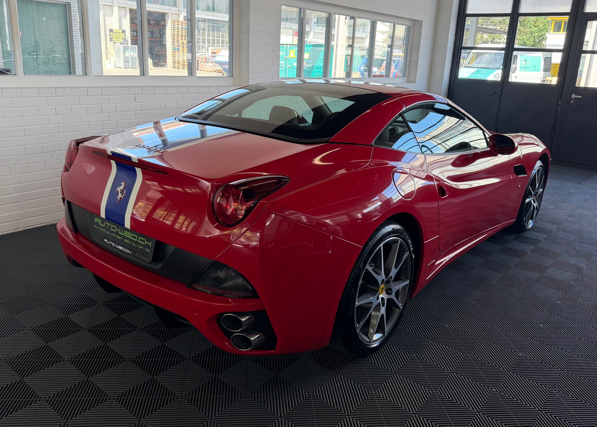 FERRARI California 4.3 V8 460 PS-showroom-element-2