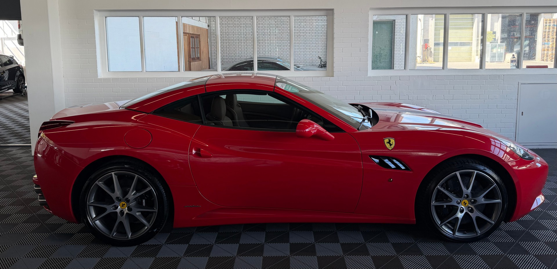 FERRARI California 4.3 V8 460 PS-showroom-element-1
