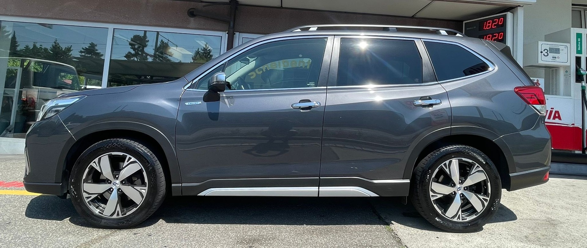 SUBARU Forester 2.0i e-Boxer Luxury AWD | CH-Fahrzeug | 1. Hand | AHK | Top Ausstattung