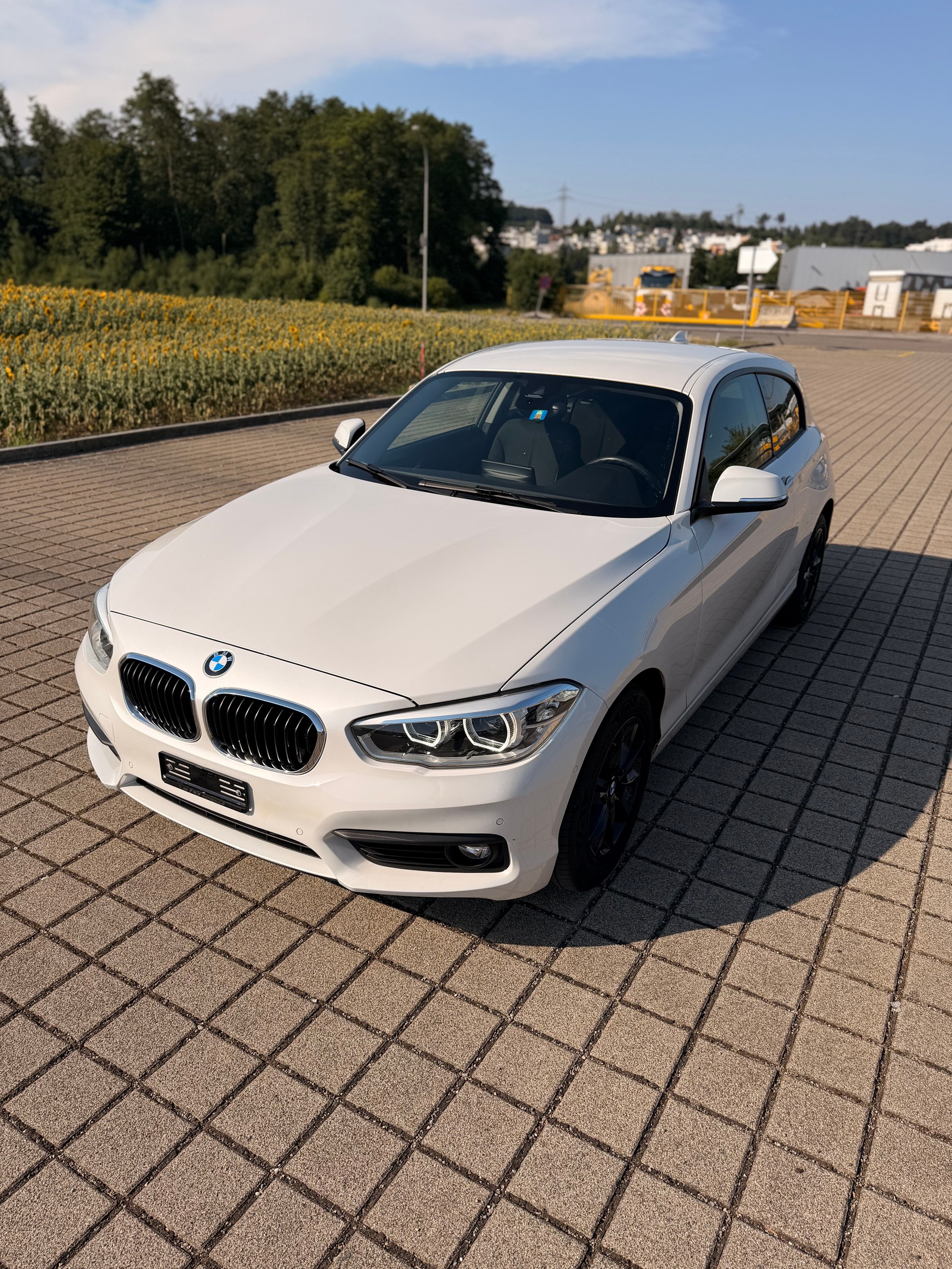 BMW 120d xDrive Steptronic-showroom-element-1