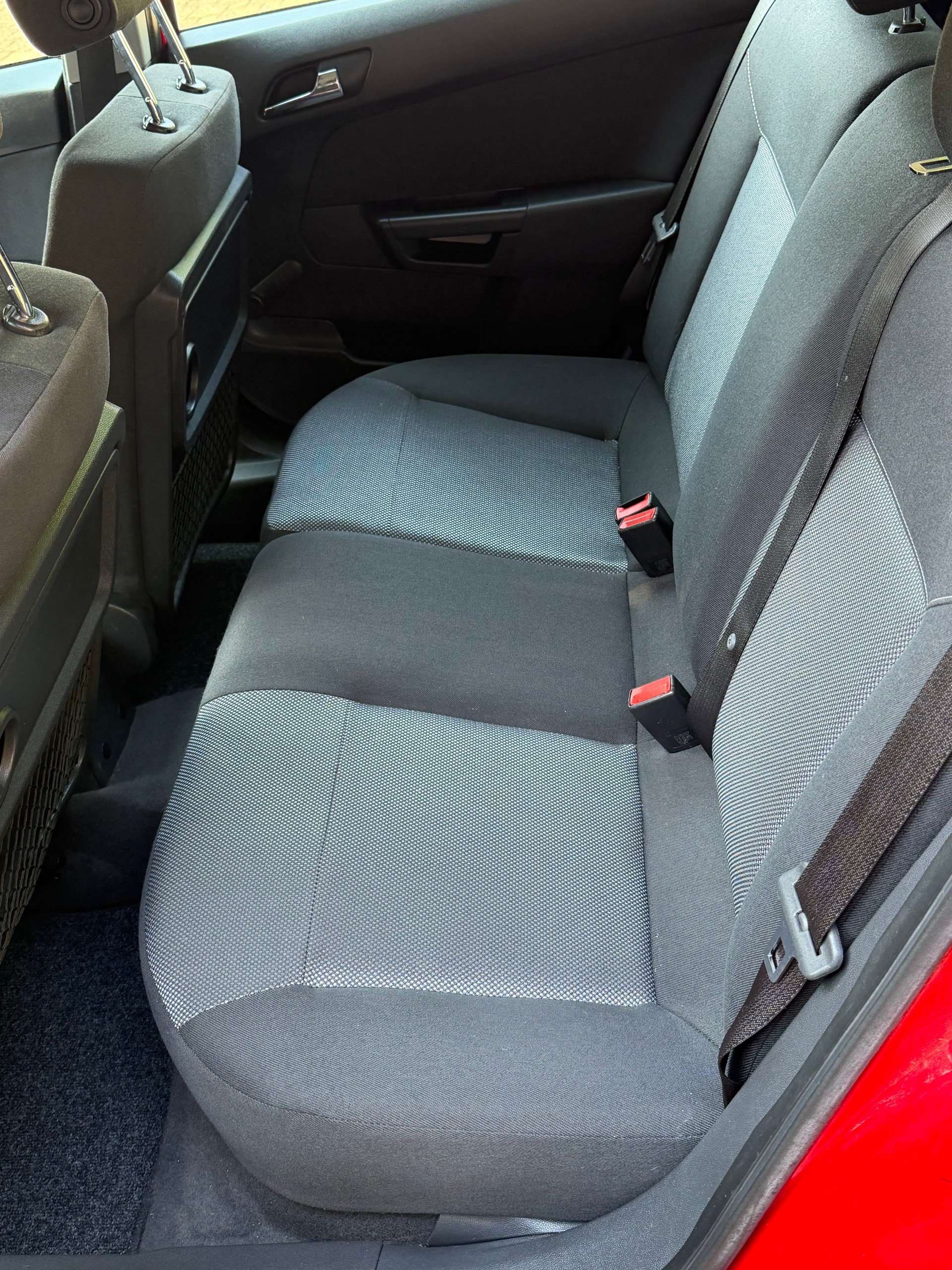 OPEL Astra Caravan 1.8i 16V Enjoy-image-12