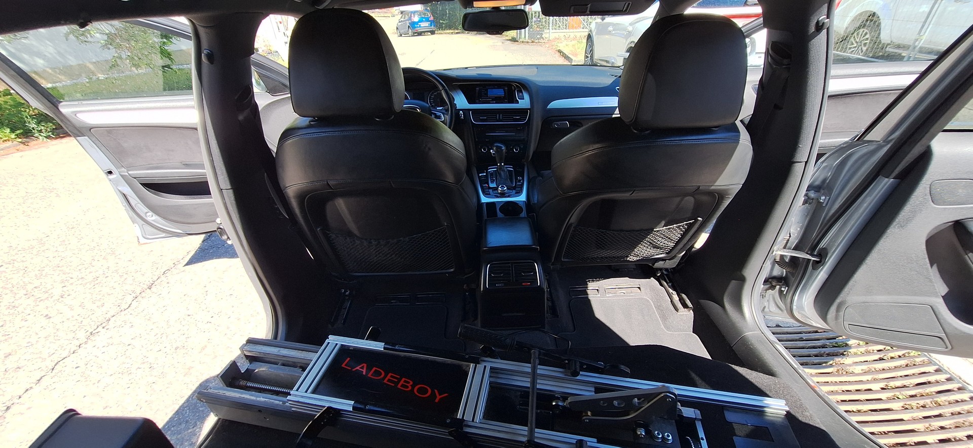 AUDI A4 Avant 2.0 TFSI quattro S-tronic-image-23