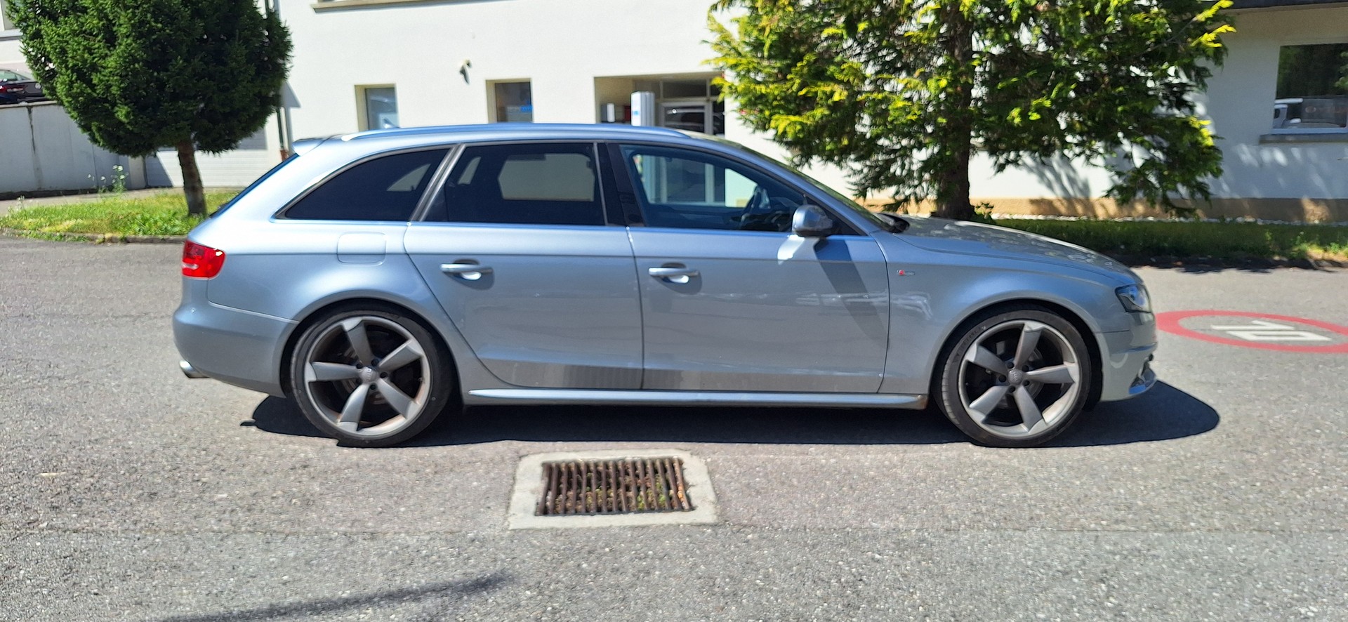 AUDI A4 Avant 2.0 TFSI quattro S-tronic-image-5