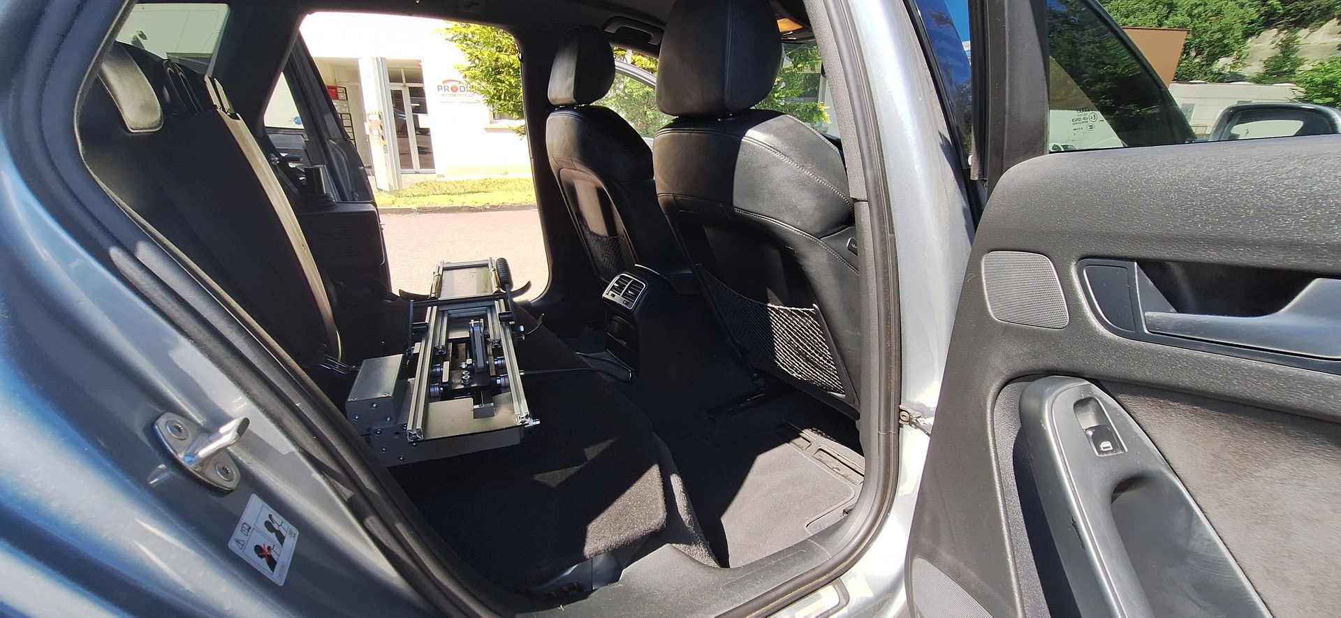 AUDI A4 Avant 2.0 TFSI quattro S-tronic-image-13