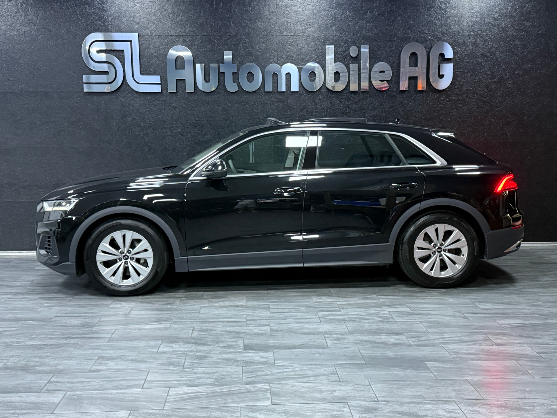 AUDI Q8 55 TFSI quattro tiptronic-image-4