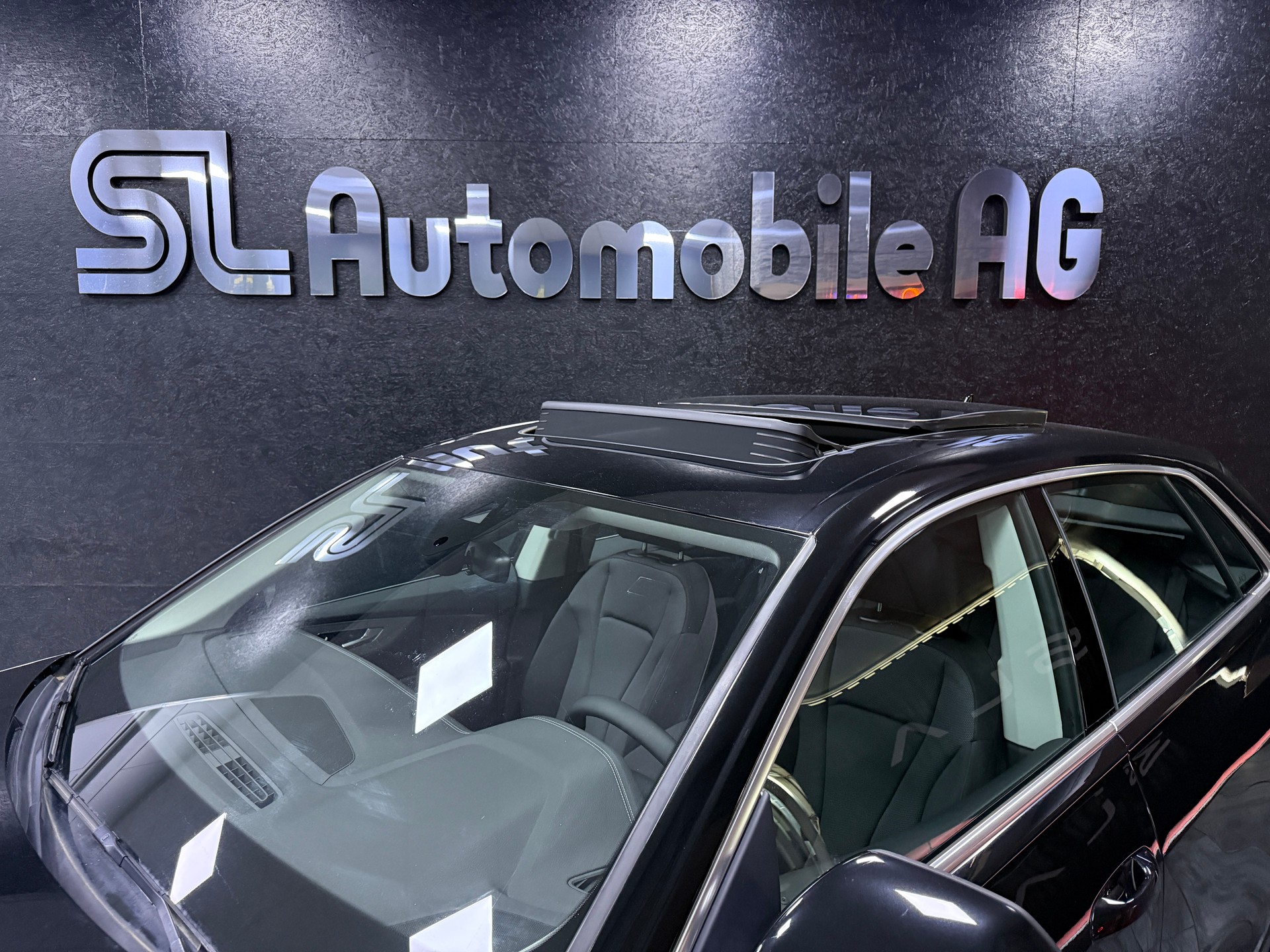 AUDI Q8 55 TFSI quattro tiptronic-showroom-element-2