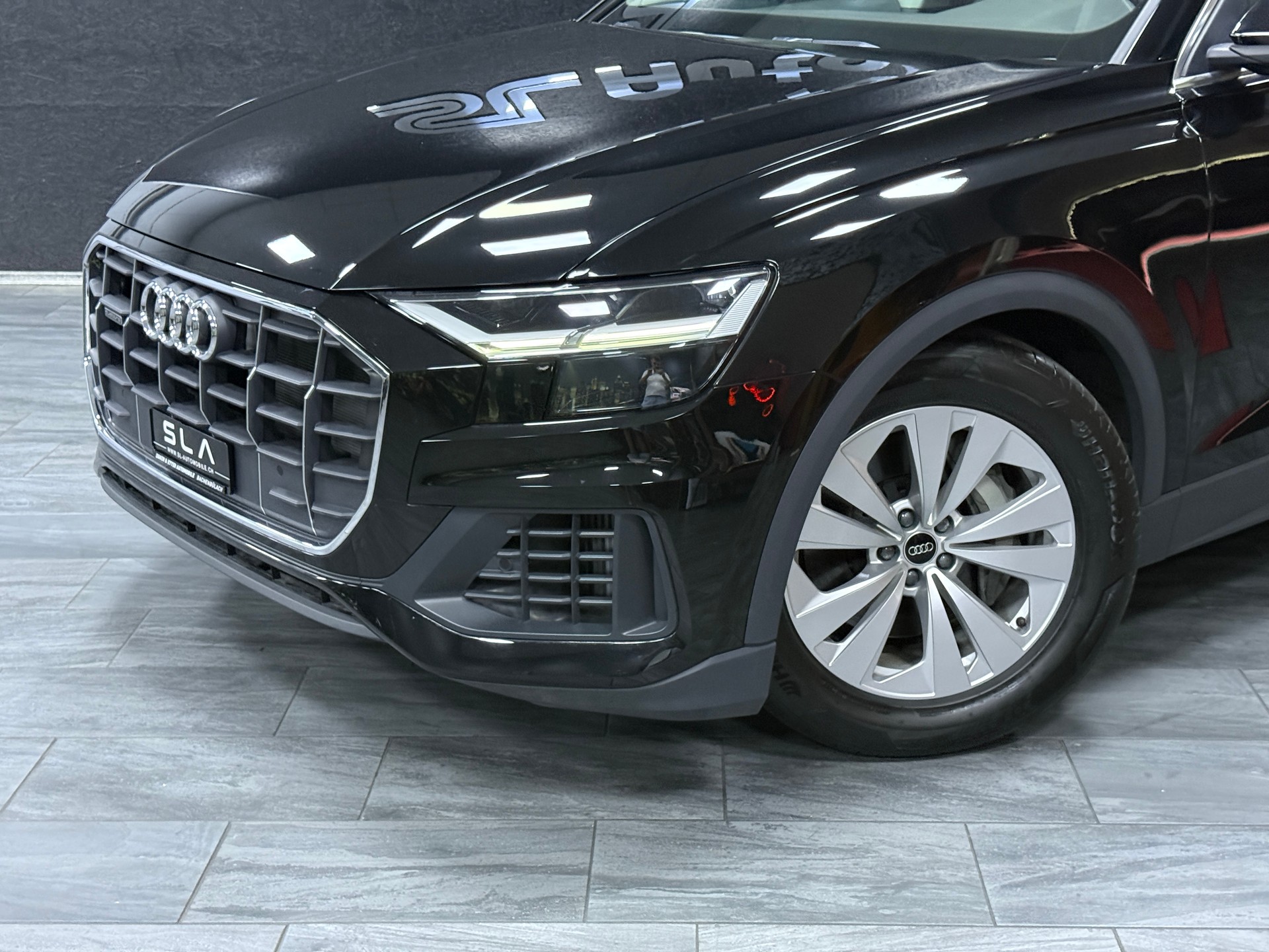 AUDI Q8 55 TFSI quattro tiptronic-showroom-element-1