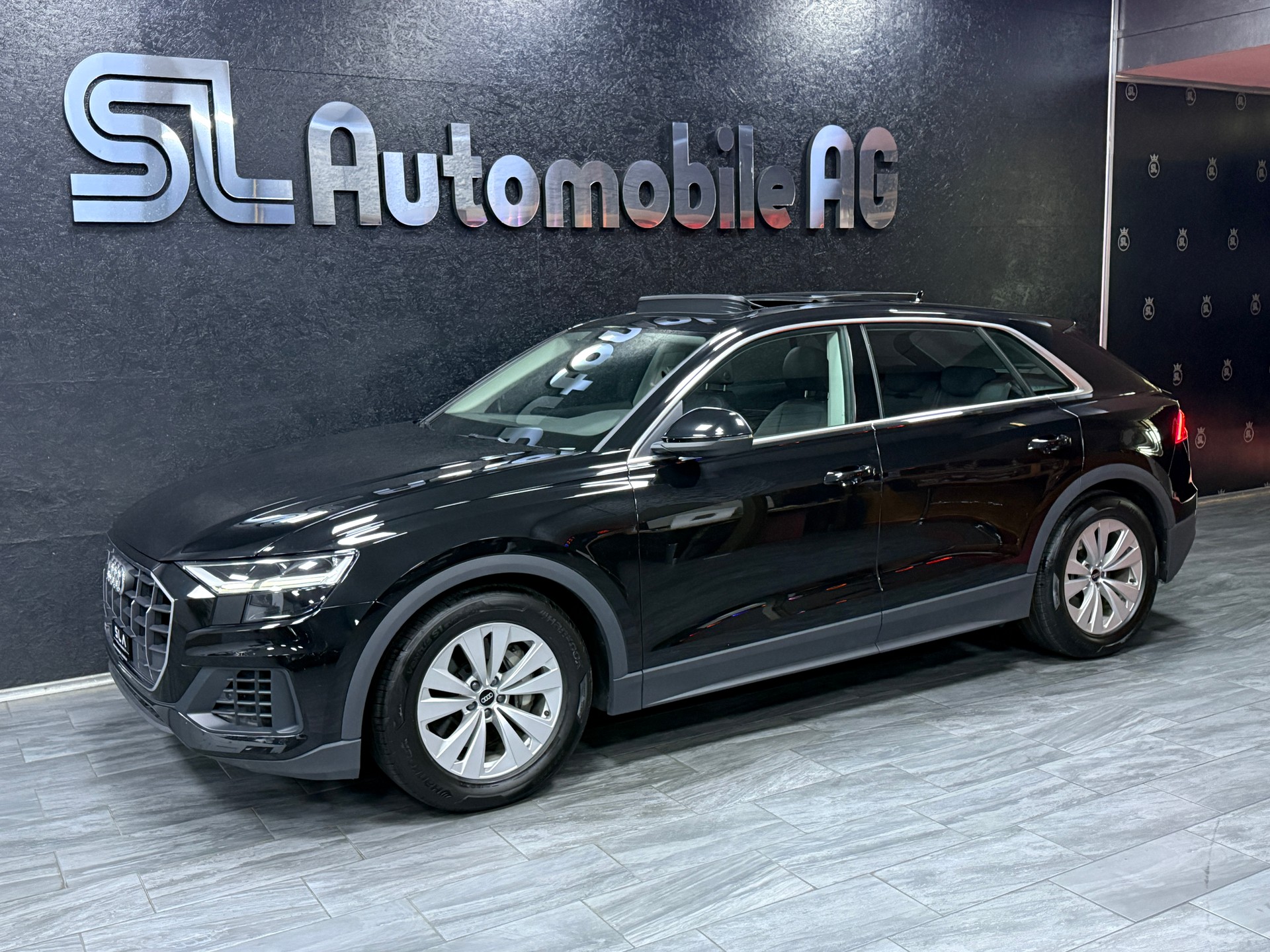 AUDI Q8 55 TFSI quattro tiptronic-showroom-element-3