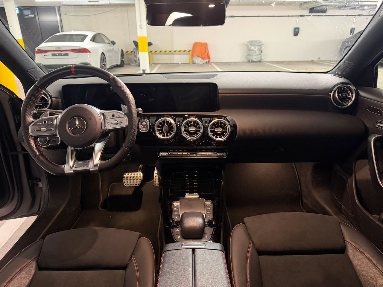 MERCEDES-BENZ A 35 AMG 4MATIC-image-4