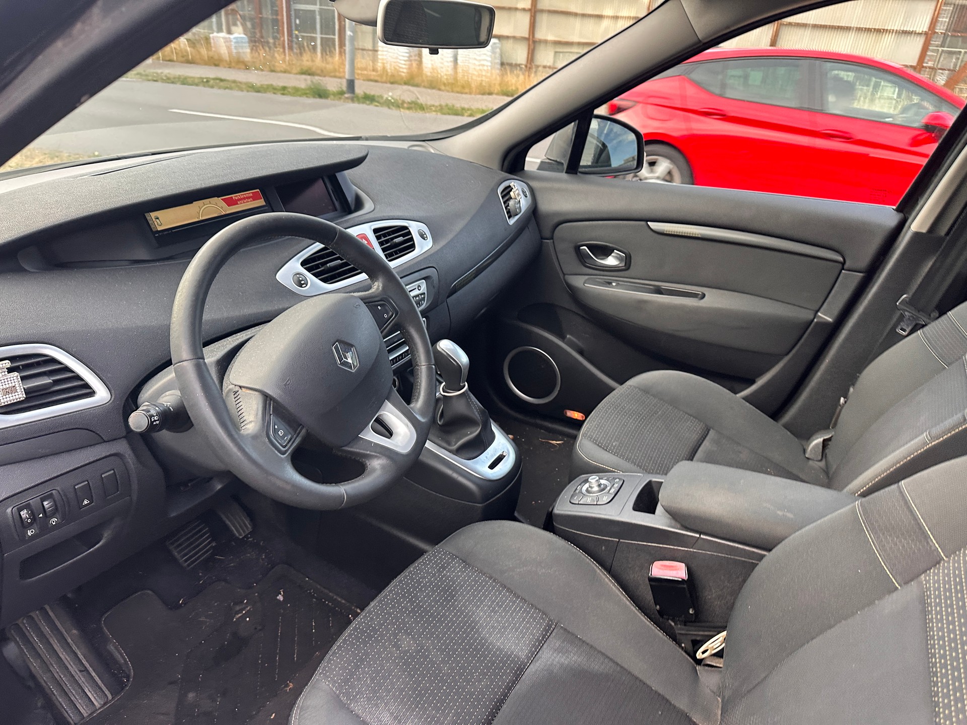 RENAULT Scénic 2.0 16V Dynamique X-Tronic CVT-image-8