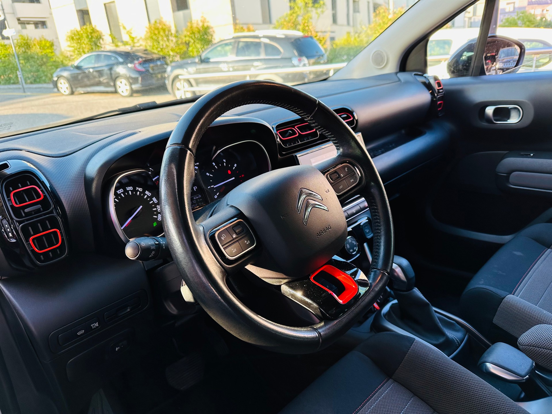 CITROEN C3 Aircross 1.2i PureTech Shine EAT-image-12