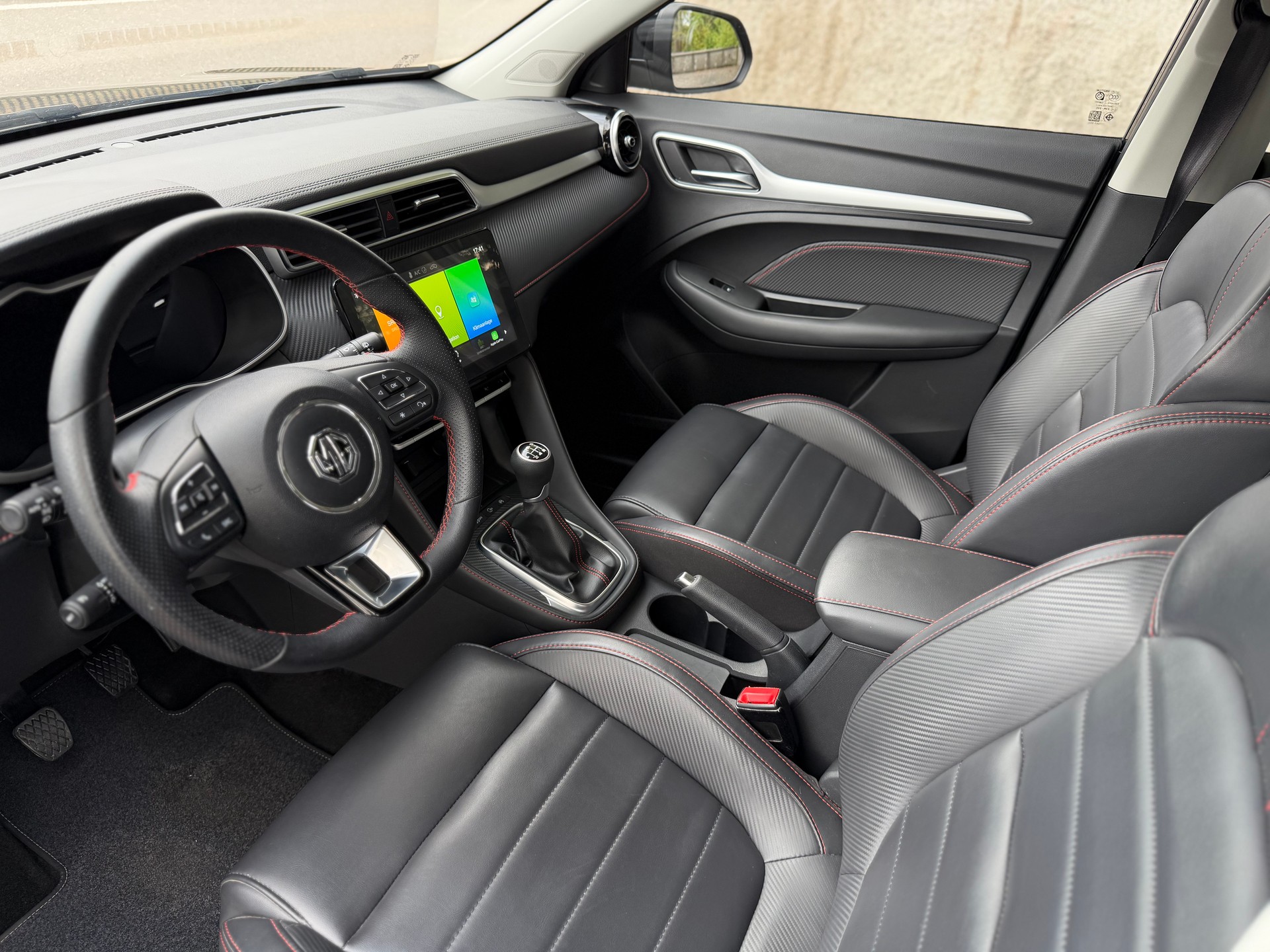MG ZS 1.5 Luxury / Ab MFK / Service gepflegt / 7 Jahre Werksgarantie / Leder / Navi / 360 / LED / Apple CarPlay/Tempomat/8 Fach/DAB-image-8