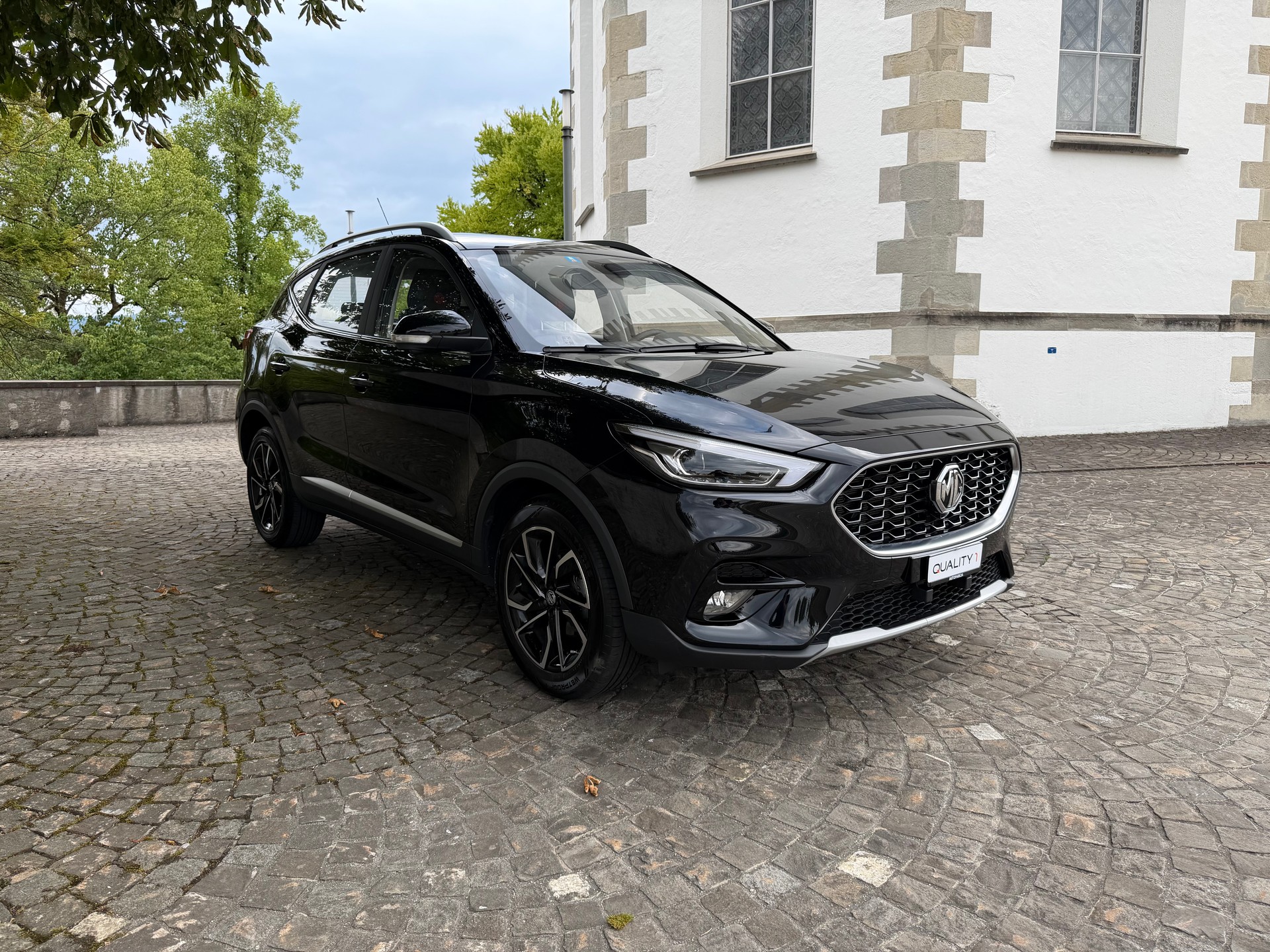 MG ZS 1.5 Luxury / Ab MFK / Service gepflegt / 7 Jahre Werksgarantie / Leder / Navi / 360 / LED / Apple CarPlay/Tempomat/8 Fach/DAB-image-2
