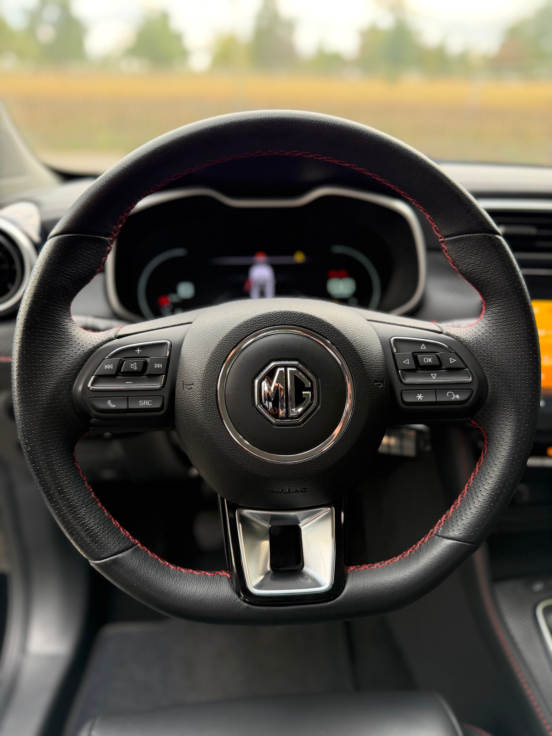 MG ZS 1.5 Luxury / Ab MFK / Service gepflegt / 7 Jahre Werksgarantie / Leder / Navi / 360 / LED / Apple CarPlay/Tempomat/8 Fach/DAB-image-13