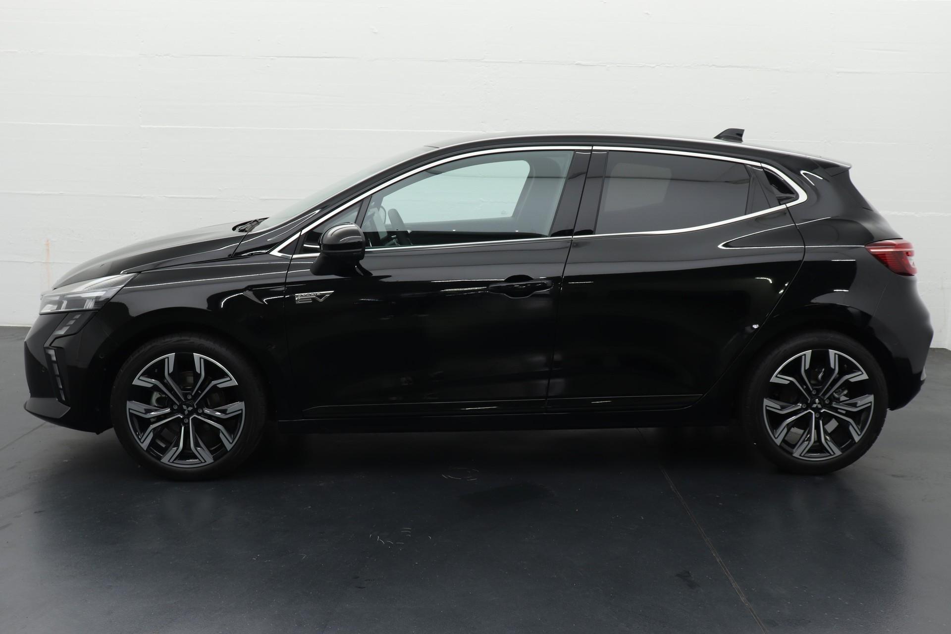 MITSUBISHI Colt 1.6 HEV Instyle-showroom-element-3