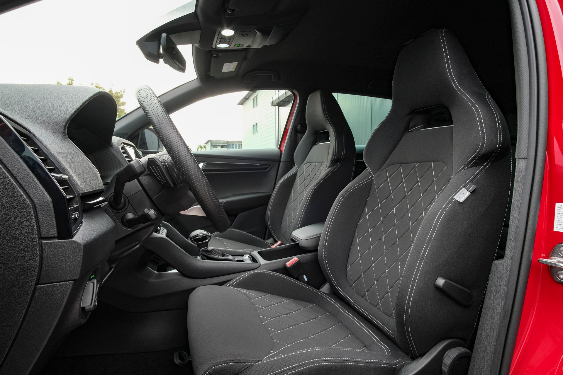 SKODA Karoq 2.0 TSI SportLine 4x4 DSG-image-9