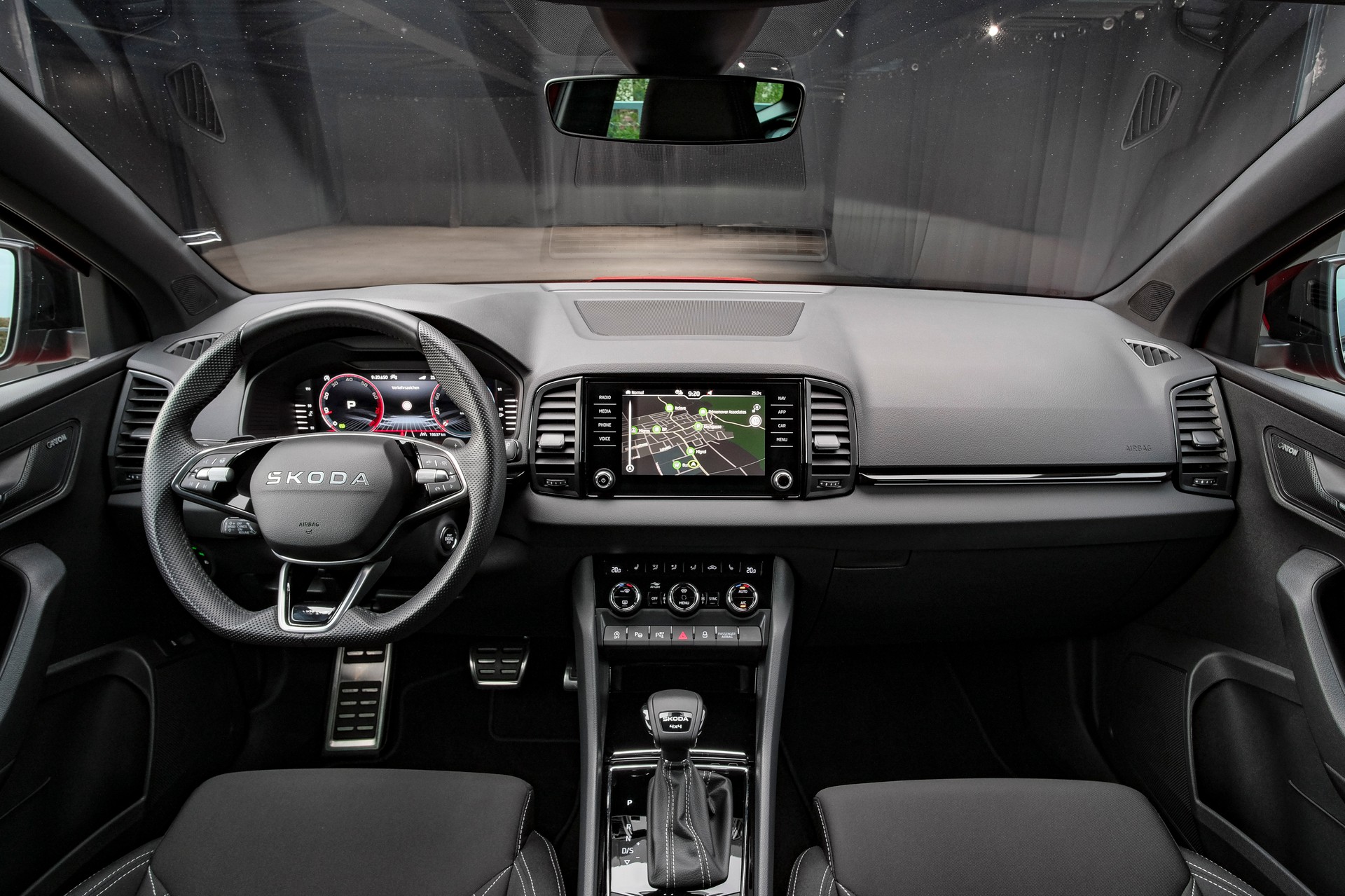 SKODA Karoq 2.0 TSI SportLine 4x4 DSG-image-14