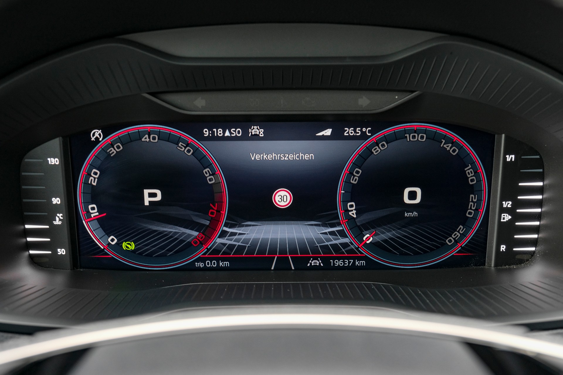SKODA Karoq 2.0 TSI SportLine 4x4 DSG-image-16