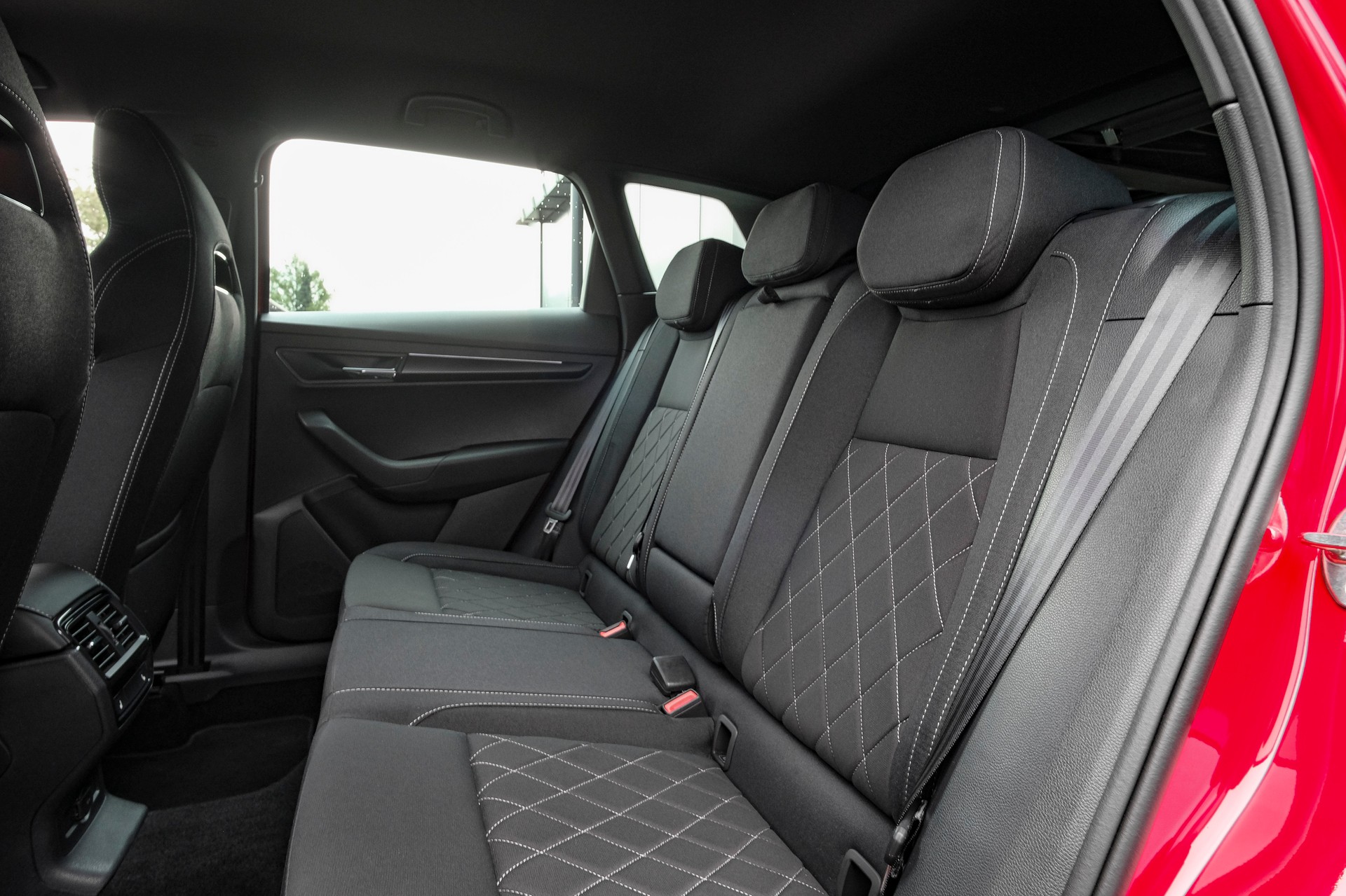 SKODA Karoq 2.0 TSI SportLine 4x4 DSG-image-11