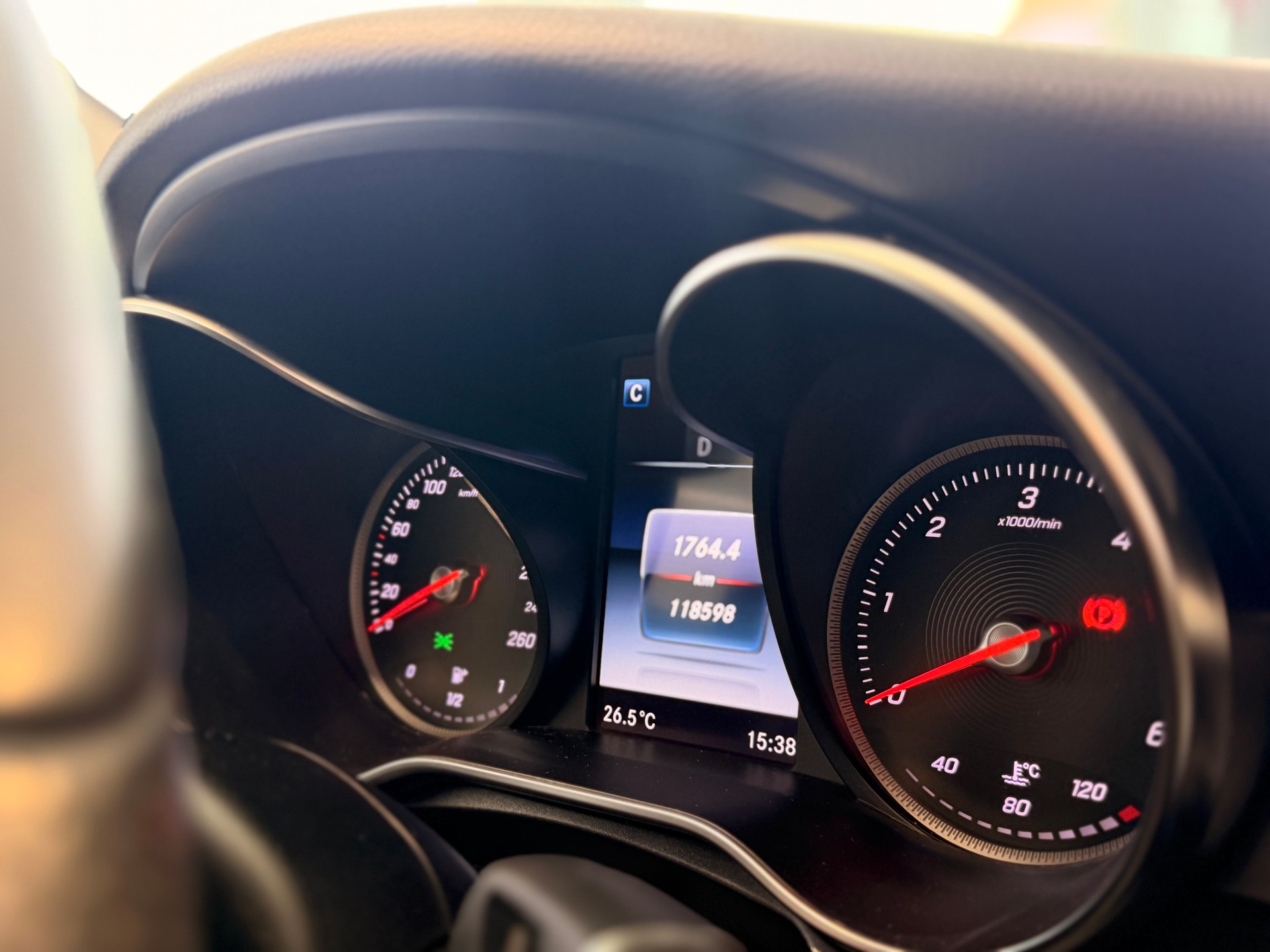 MERCEDES-BENZ C 220 d Avantgarde 4Matic 9G-Tronic-image-30