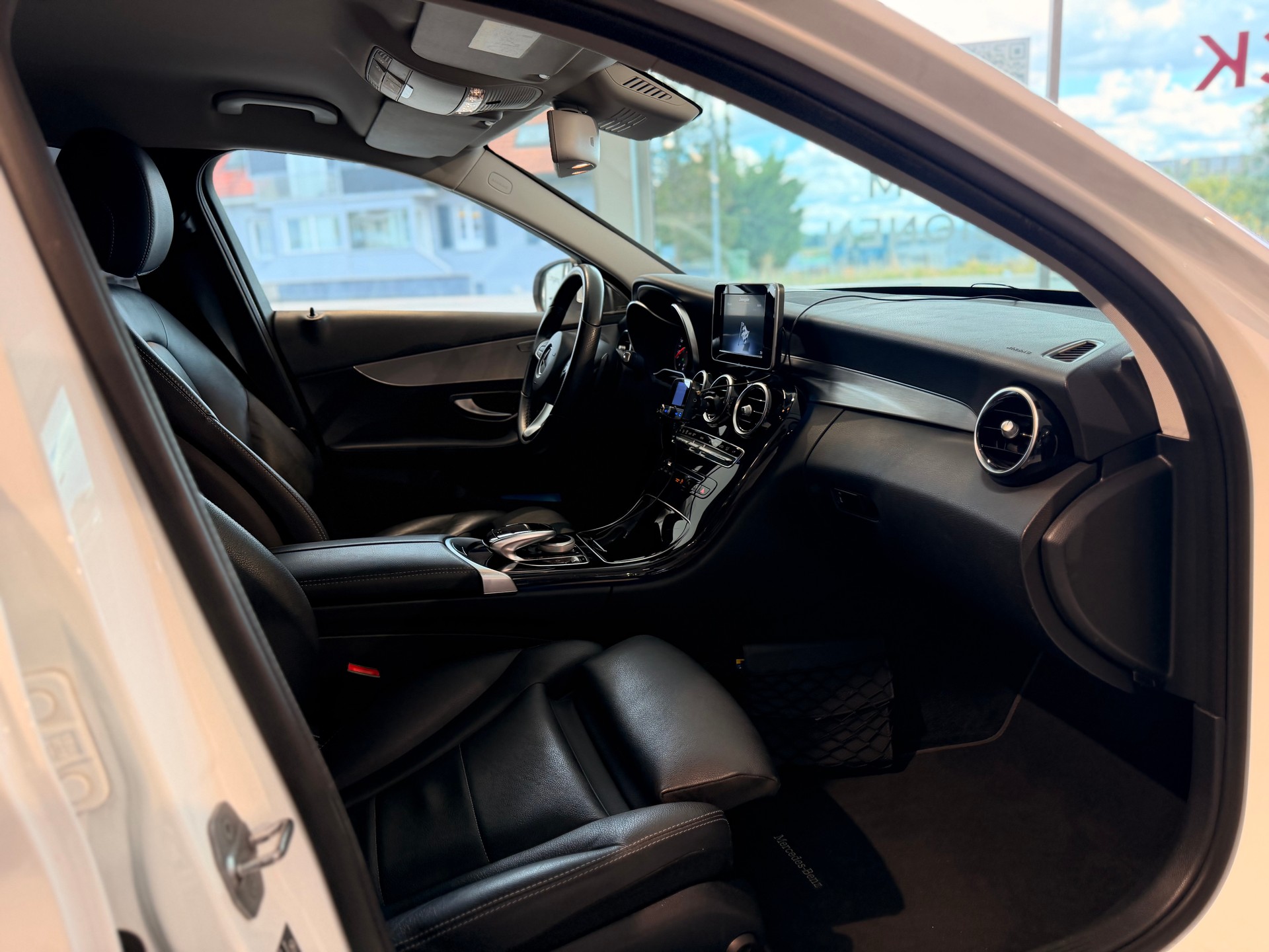 MERCEDES-BENZ C 220 d Avantgarde 4Matic 9G-Tronic-image-26