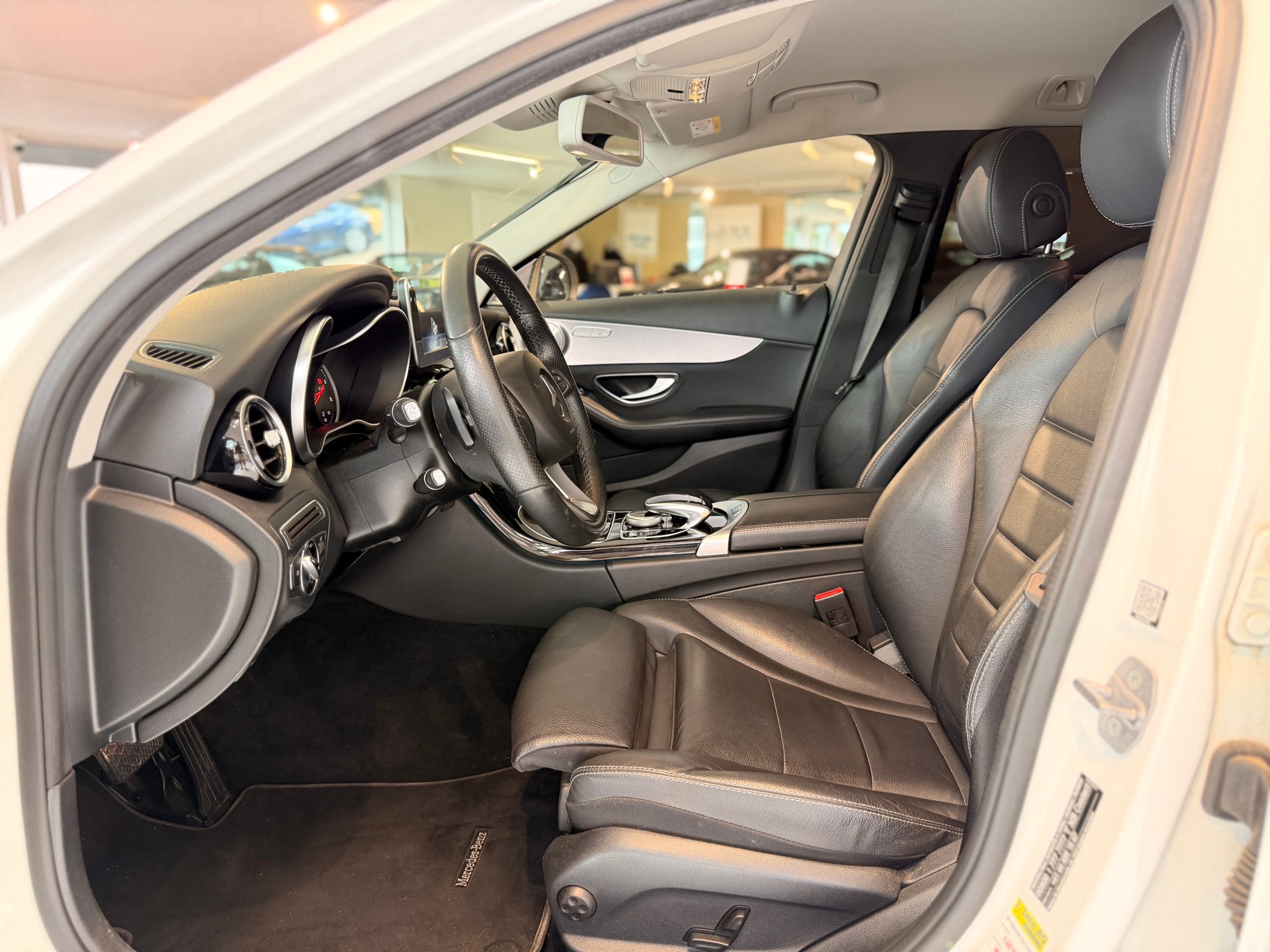 MERCEDES-BENZ C 220 d Avantgarde 4Matic 9G-Tronic-image-15