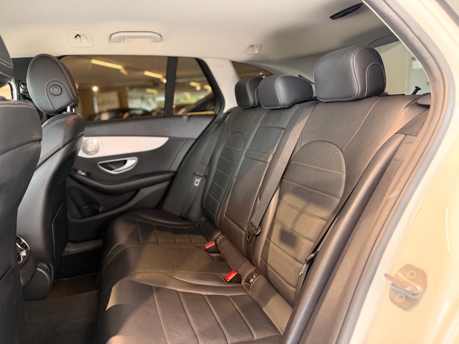 MERCEDES-BENZ C 220 d Avantgarde 4Matic 9G-Tronic-image-19