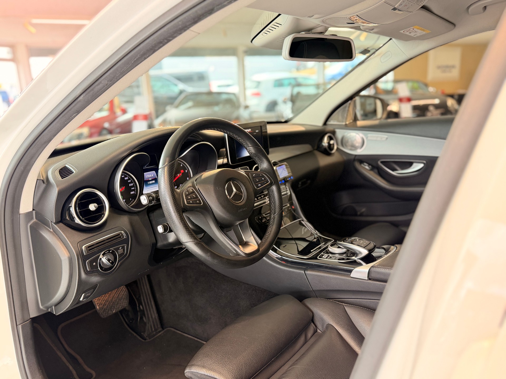 MERCEDES-BENZ C 220 d Avantgarde 4Matic 9G-Tronic-image-13