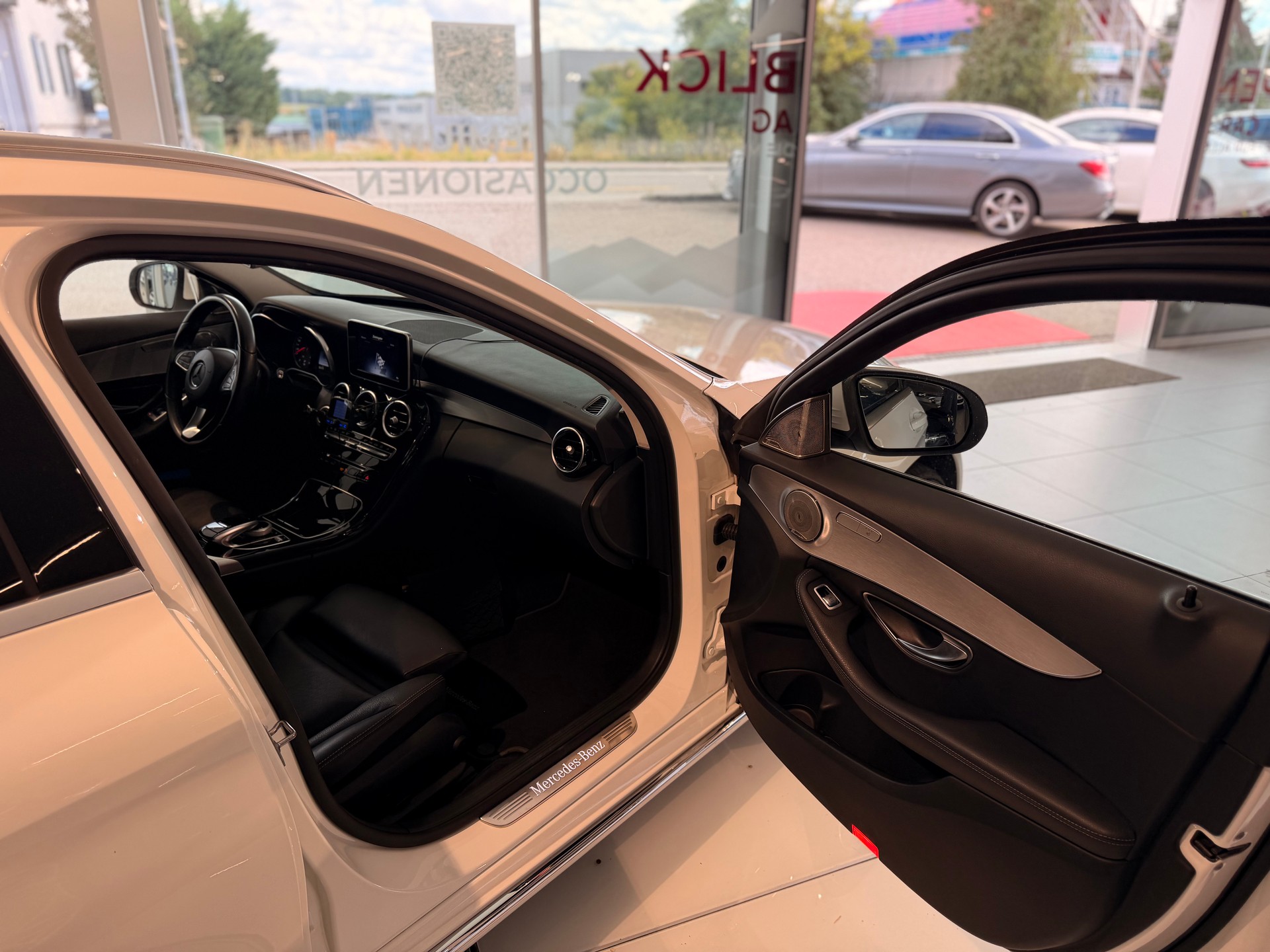 MERCEDES-BENZ C 220 d Avantgarde 4Matic 9G-Tronic-image-25