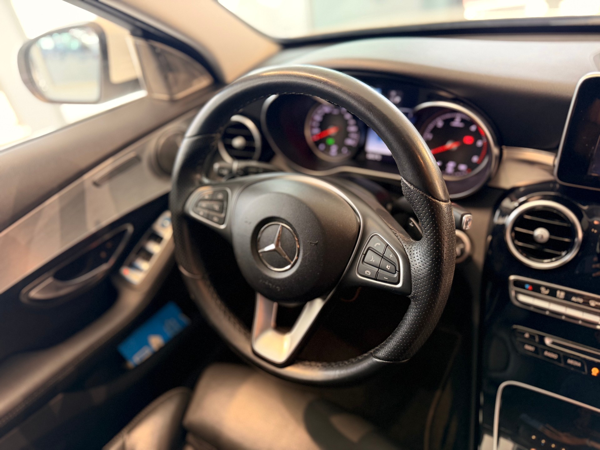 MERCEDES-BENZ C 220 d Avantgarde 4Matic 9G-Tronic-image-29